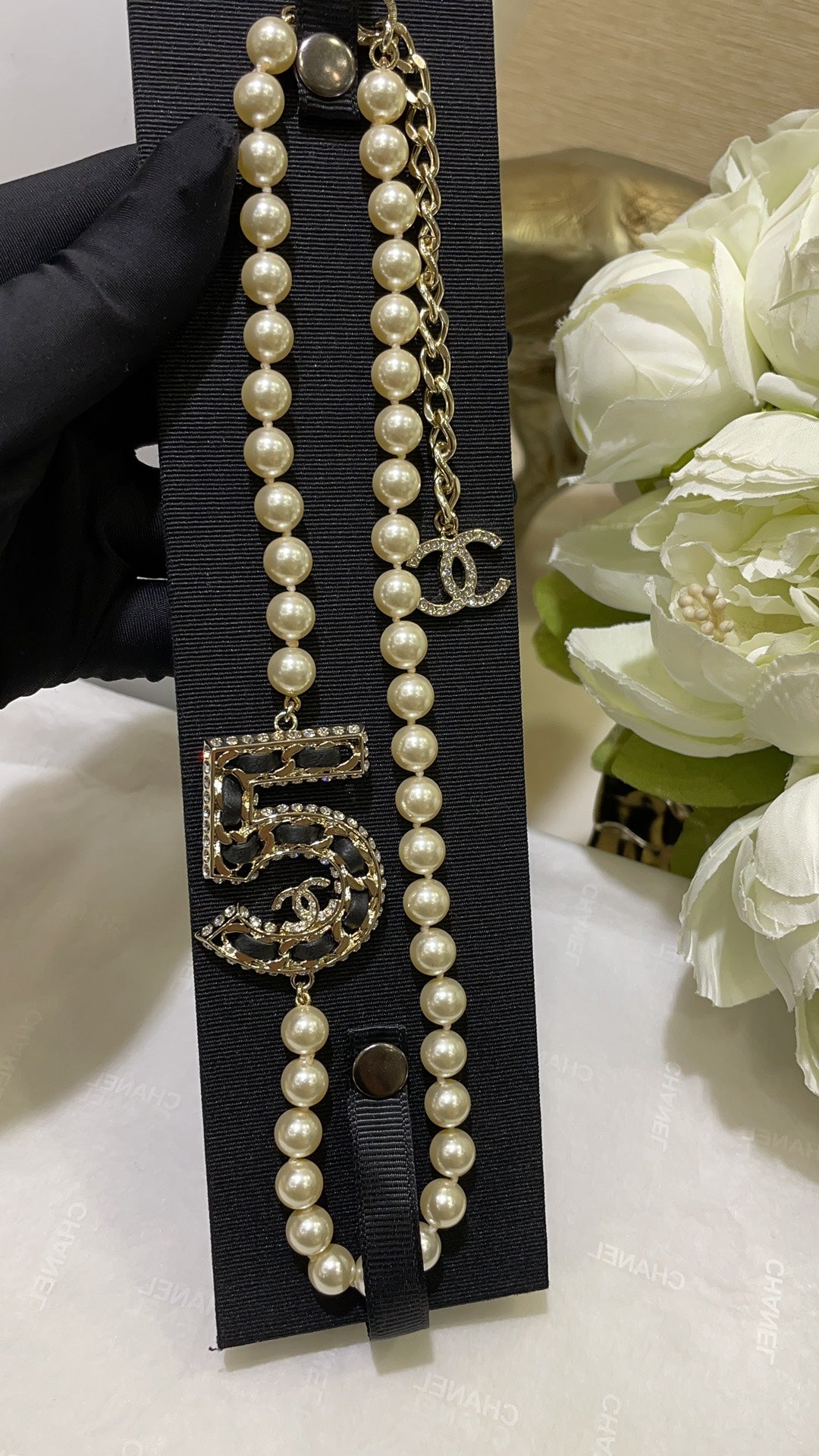 Chanel No.5 short necklace sheep leather Swarovski pearl crystal vintage 2410022CH