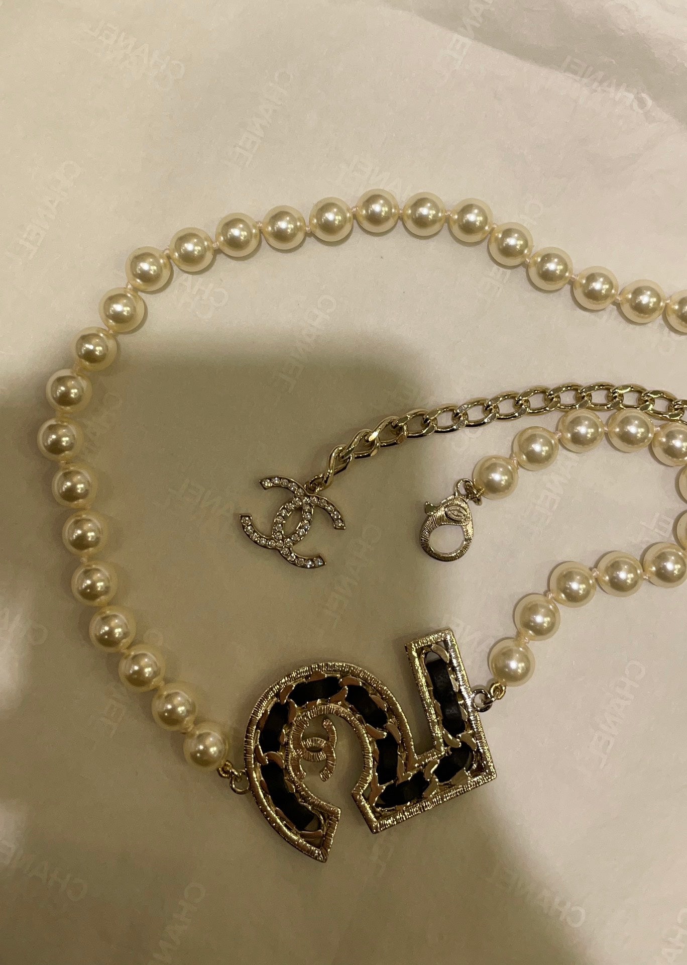 Chanel No.5 short necklace sheep leather Swarovski pearl crystal vintage 2410022CH