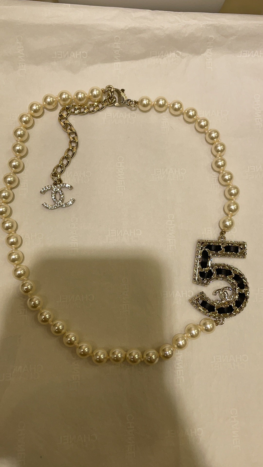 Chanel No.5 short necklace sheep leather Swarovski pearl crystal vintage 2410022CH