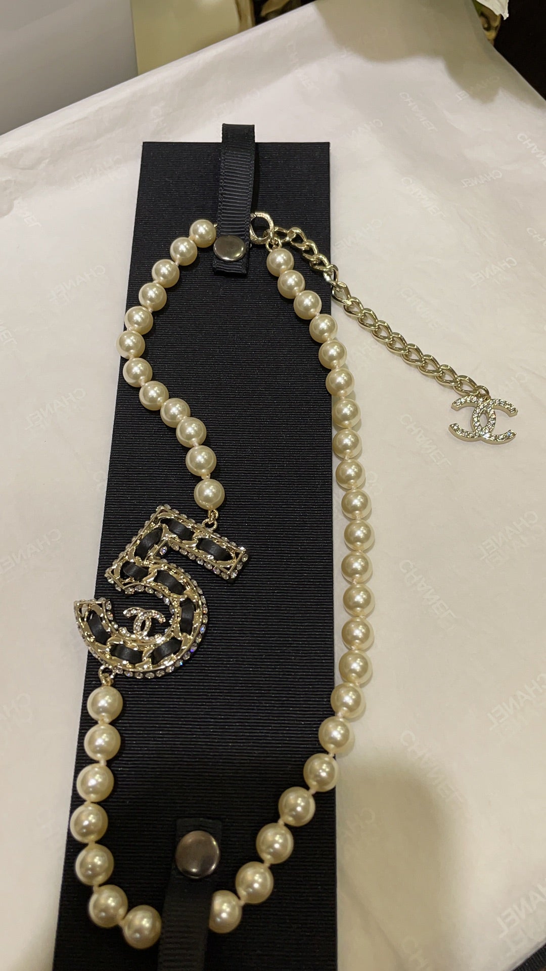 Chanel No.5 short necklace sheep leather Swarovski pearl crystal vintage 2410022CH