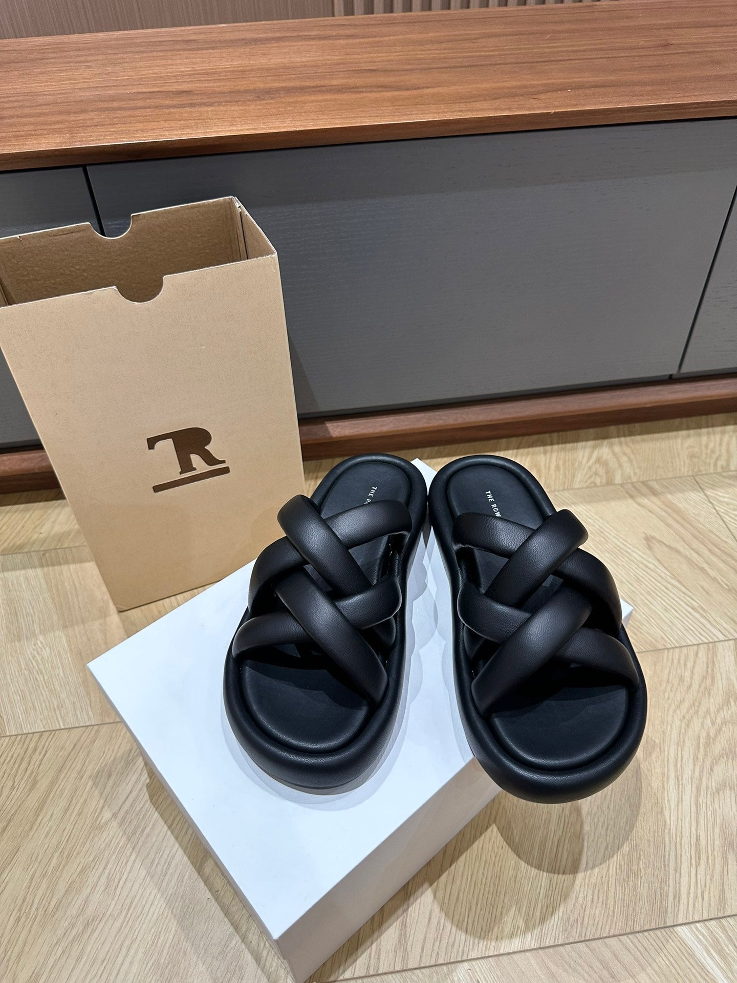 The Row Leather Slippers Black White Flat platform Roman-style Sheep Skin Casual 2505046TR