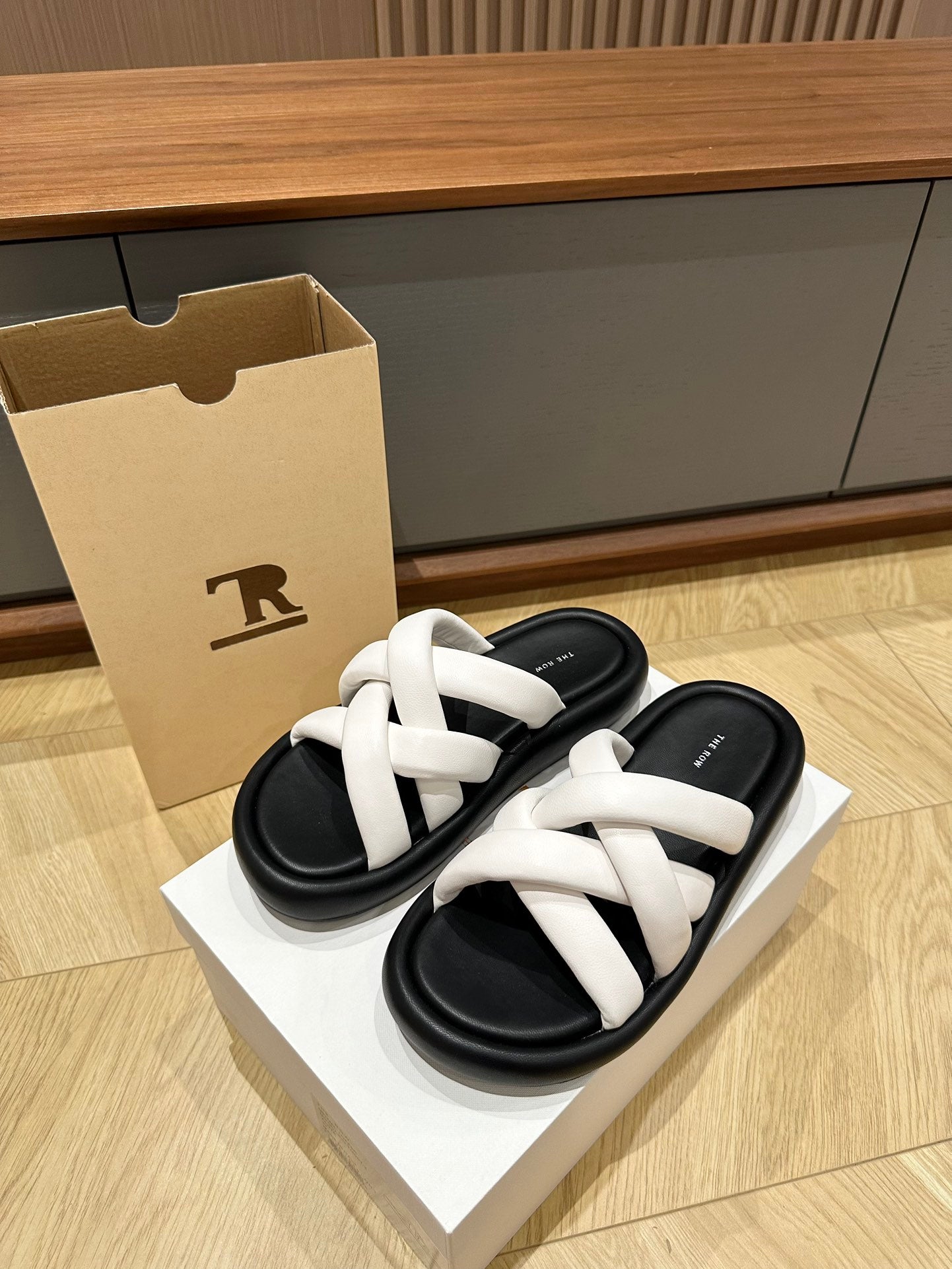 The Row Leather Slippers Black White Flat platform Roman-style Sheep Skin Casual 2505046TR
