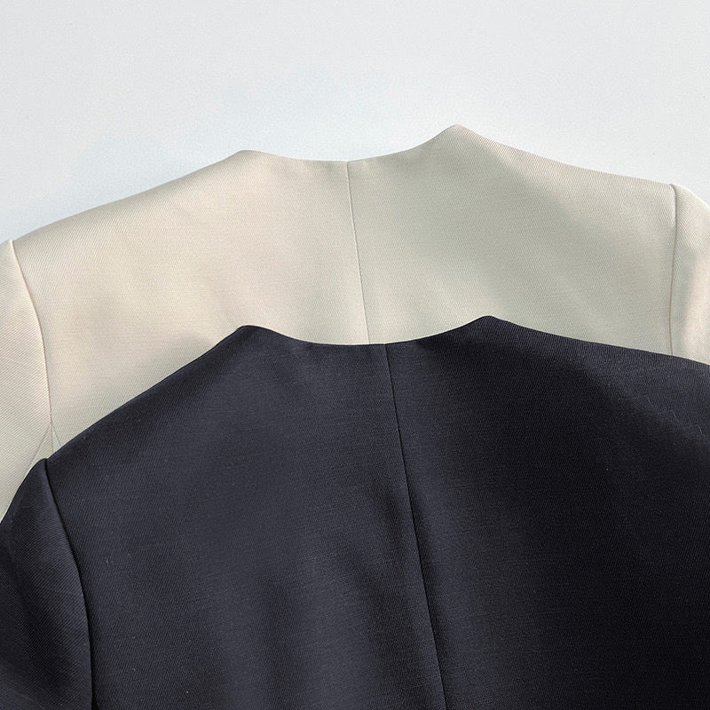 2208103TT Toteme Button-Free Blazer Viscose Blended Beige Black Long Sleeve V-Neck Pocket Shoulder Pad