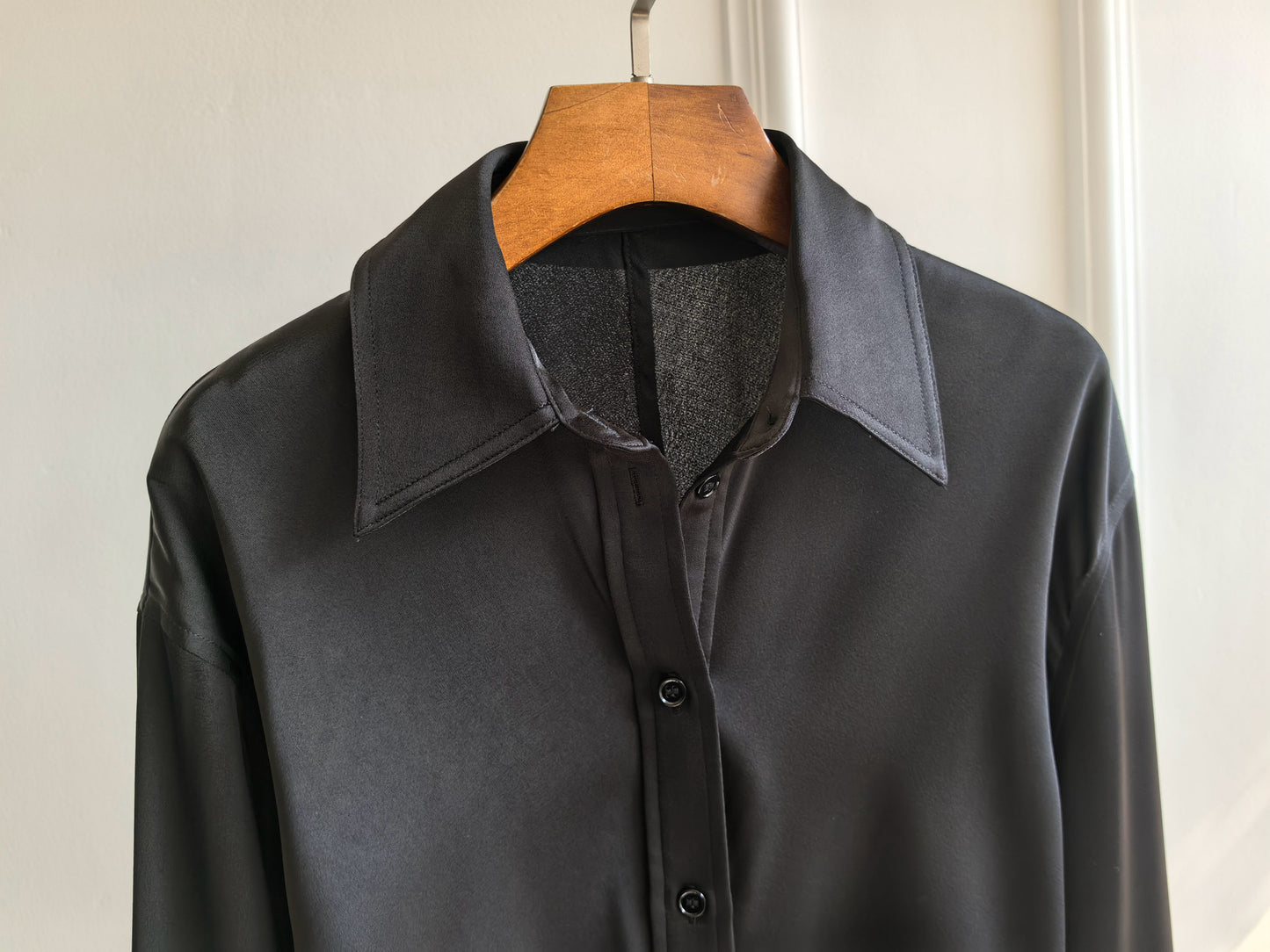 2501034TT Toteme Women Blouse Shirt Viscose Acetate Beige Black Satin Long Sleeve Tight Waist