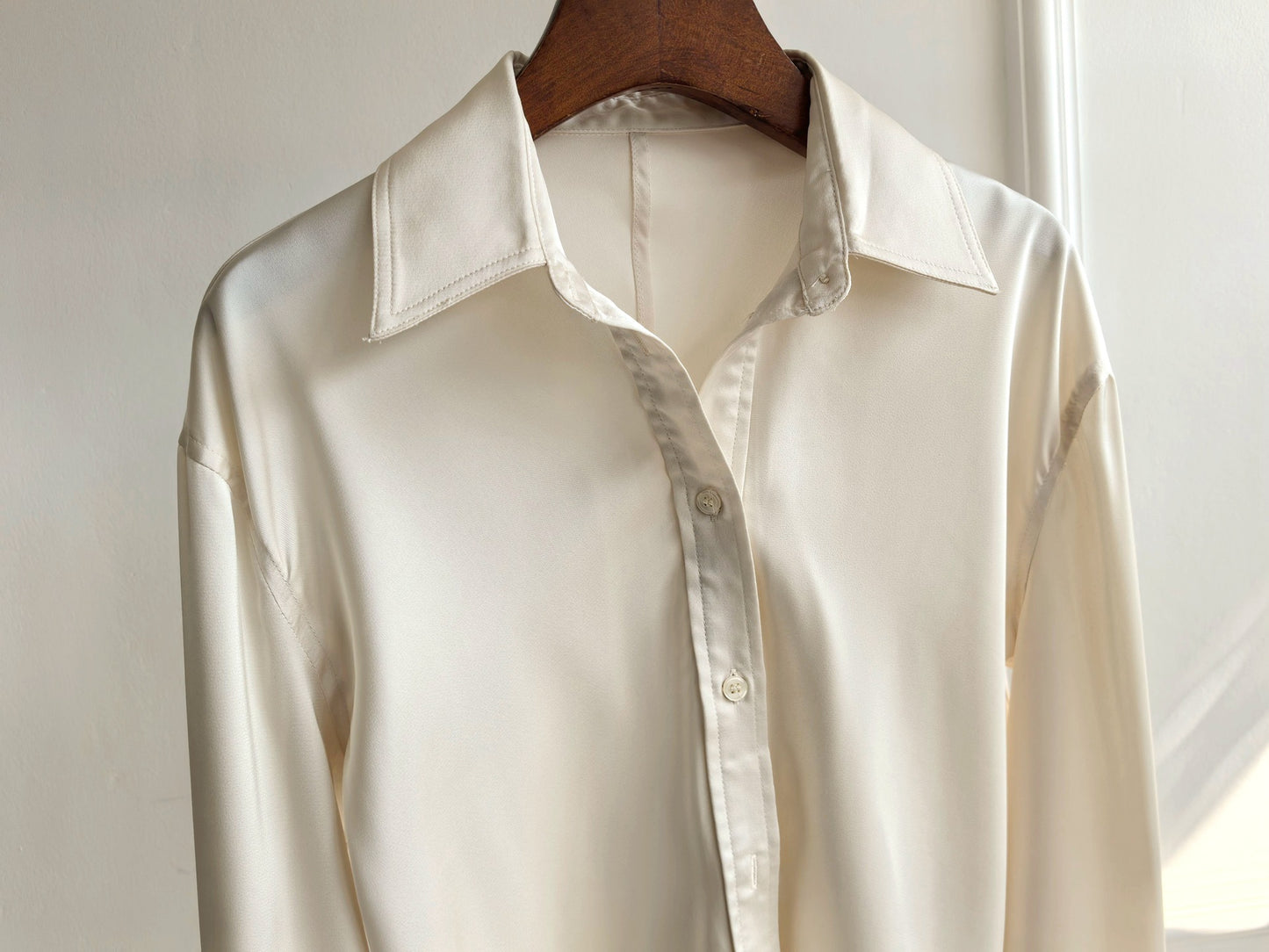 2501034TT Toteme Women Blouse Shirt Viscose Acetate Beige Black Satin Long Sleeve Tight Waist