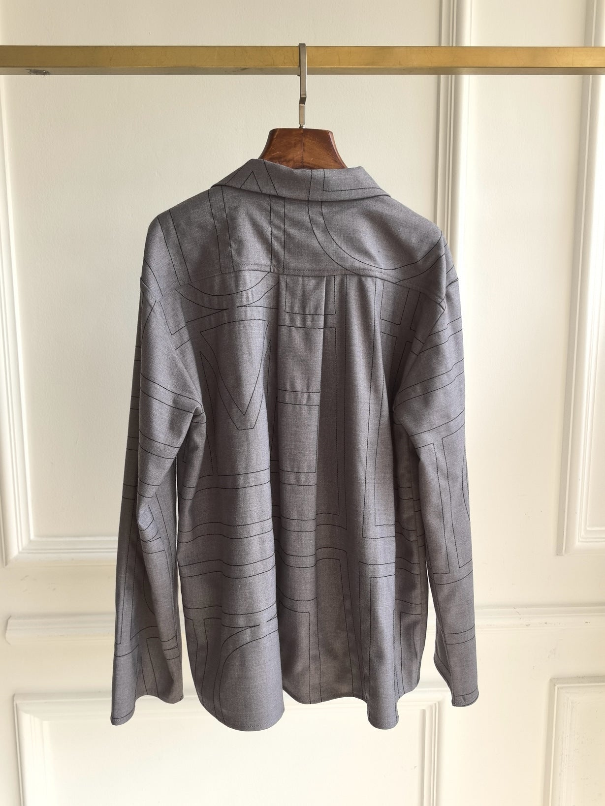 2501042TT Toteme Women Fannel Shirt Tops Embroidery Madal Oversize Full Sleeve Front Button Gray Beige Black