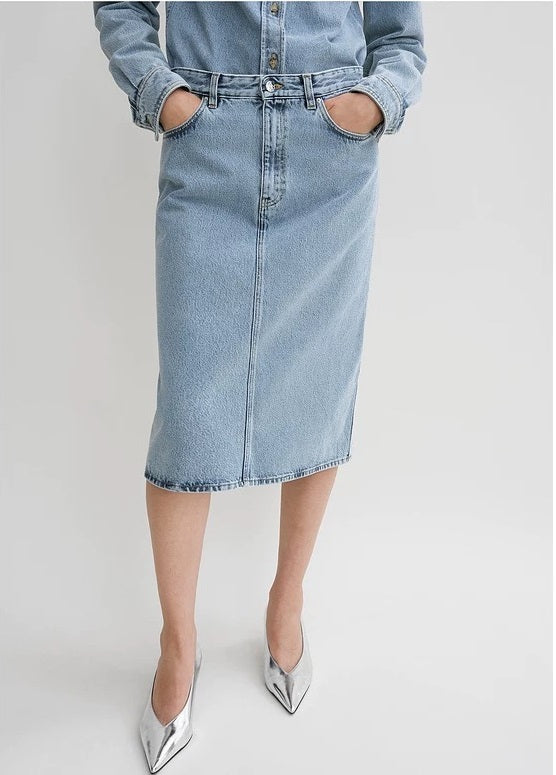 Toteme cotton denim midi skirt light blue white washed denim classic five pockets front button and zip 2412101TT