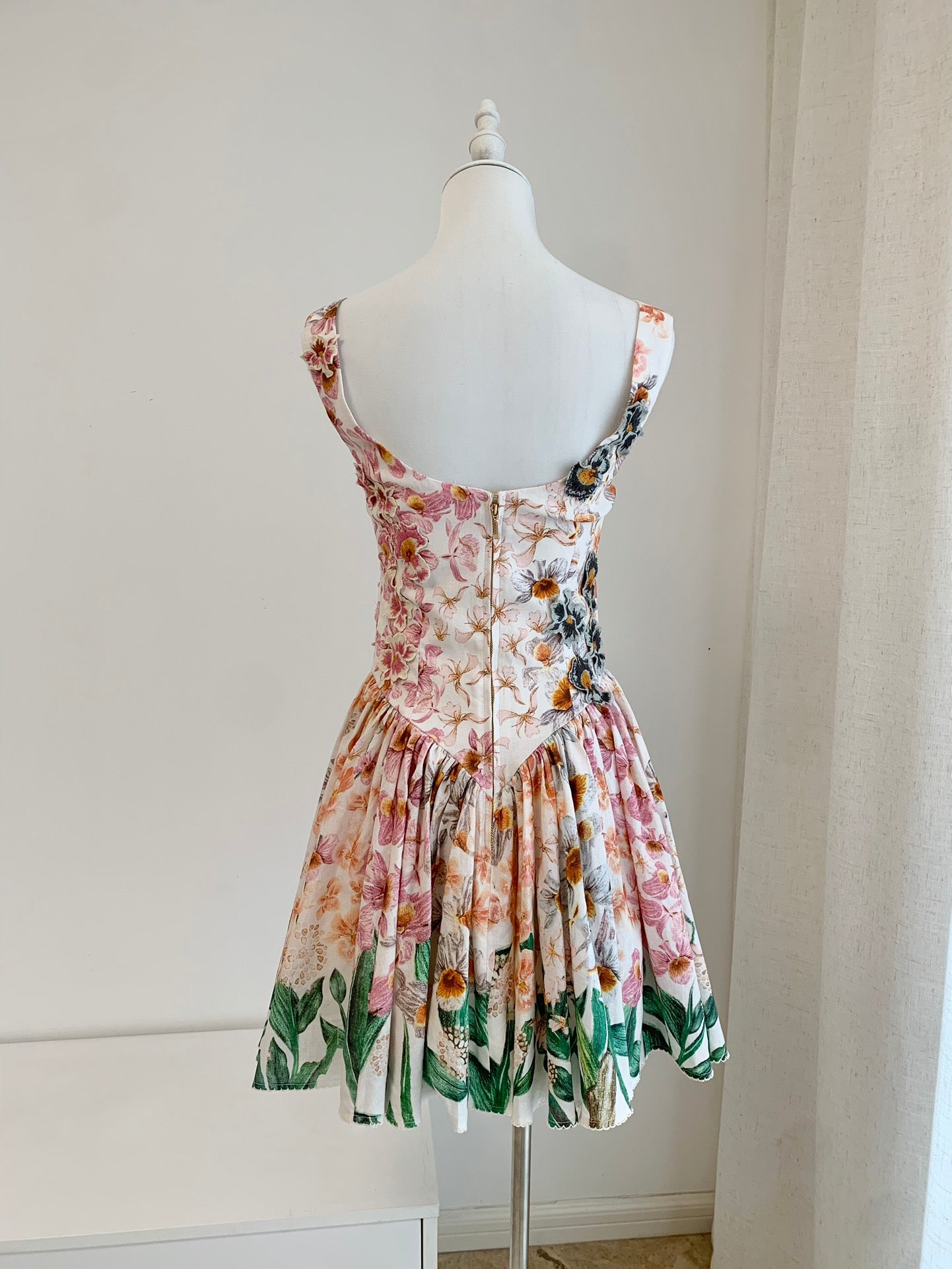 Agua Sleeveless Mini Dress Linen beige color floral print U-neck backless rear-zip applique 2502046Agu
