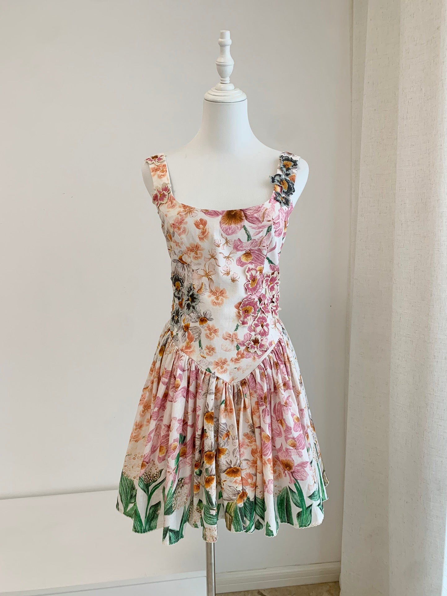 Agua Sleeveless Mini Dress Linen beige color floral print U-neck backless rear-zip applique 2502046Agu