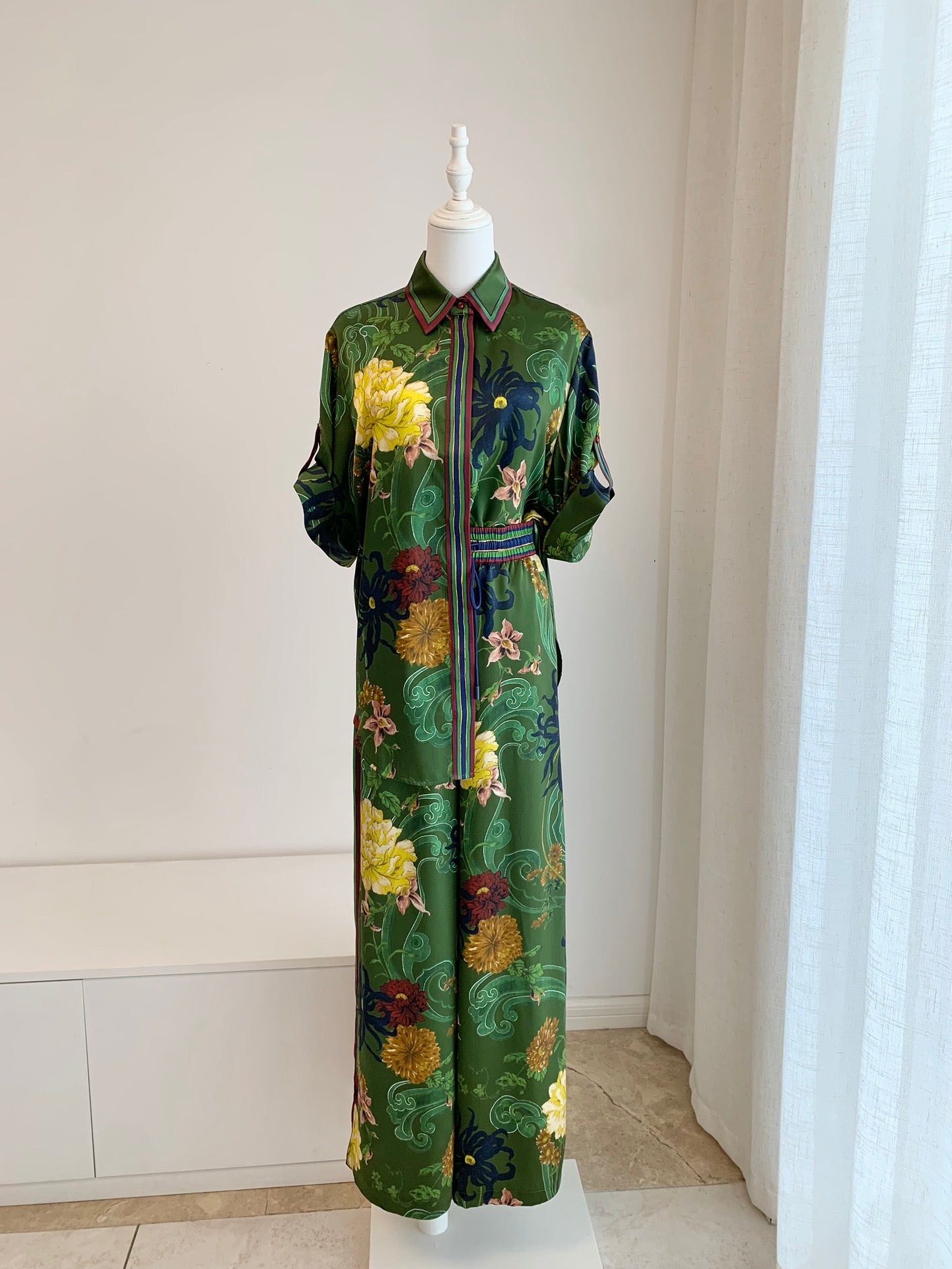 Alemais Avery Silk Set Shirt Pants Dark Blue Floral Print Short Sleeve Front Button Wide-Leg 2507058AL