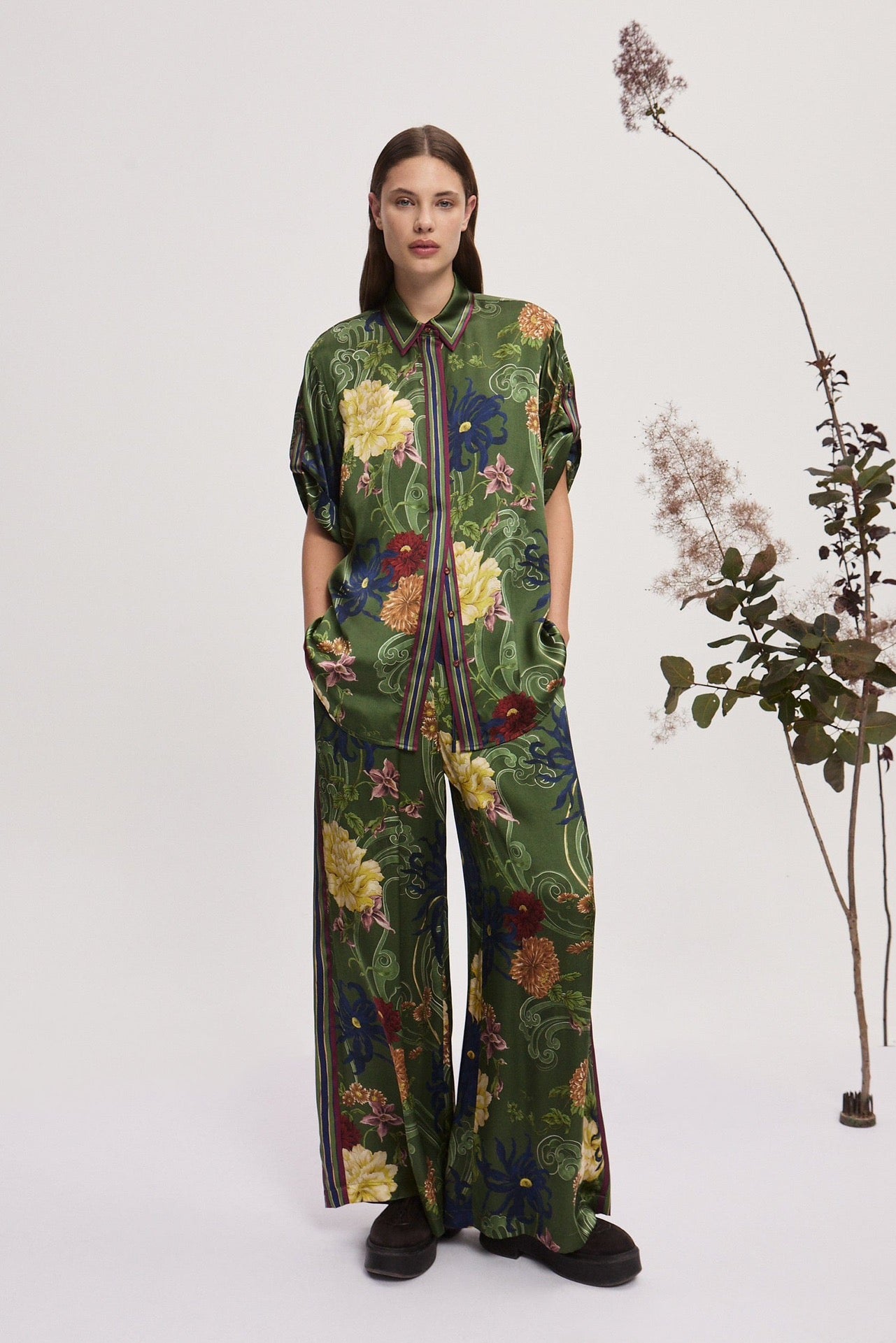 Alemais Avery Silk Set Shirt Pants Dark Blue Floral Print Short Sleeve Front Button Wide-Leg 2507058AL