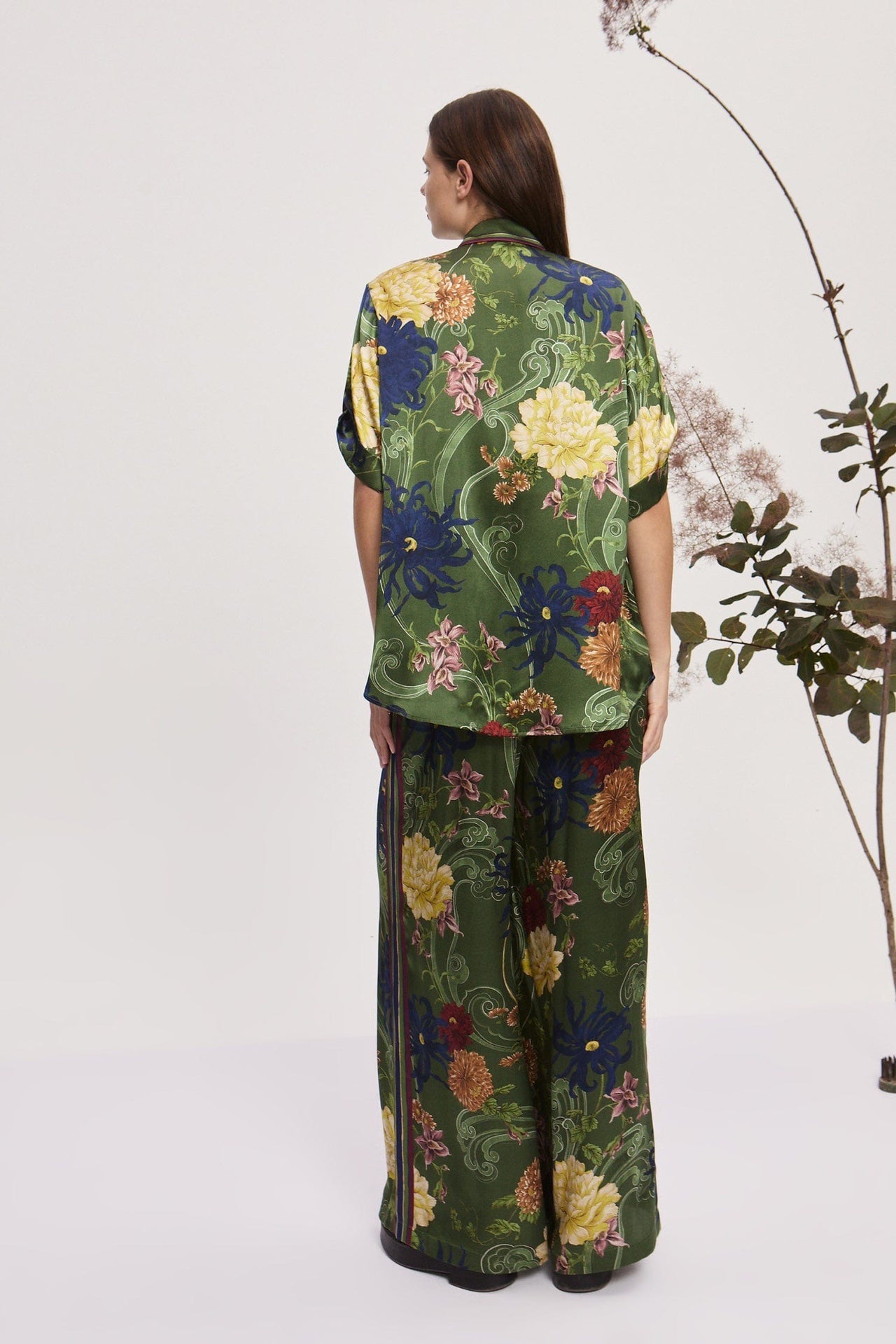 Alemais Avery Silk Set Shirt Pants Dark Blue Floral Print Short Sleeve Front Button Wide-Leg 2507058AL