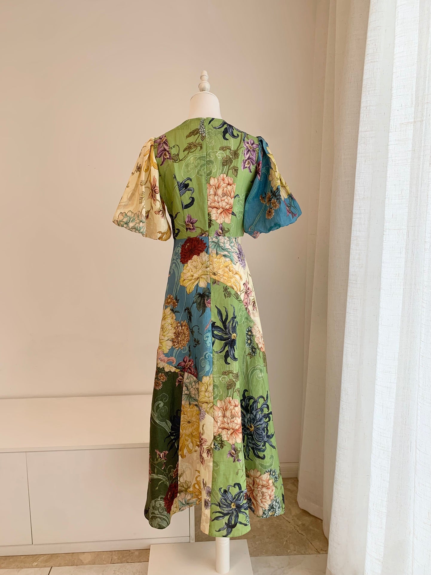 Alemais Avery midi dress light green rear zip floral print short puff sleeves flared linen 2507061AL