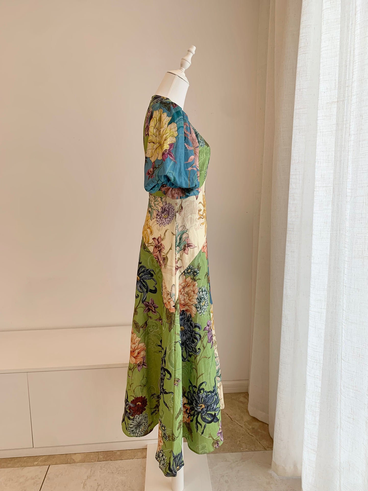 Alemais Avery midi dress light green rear zip floral print short puff sleeves flared linen 2507061AL