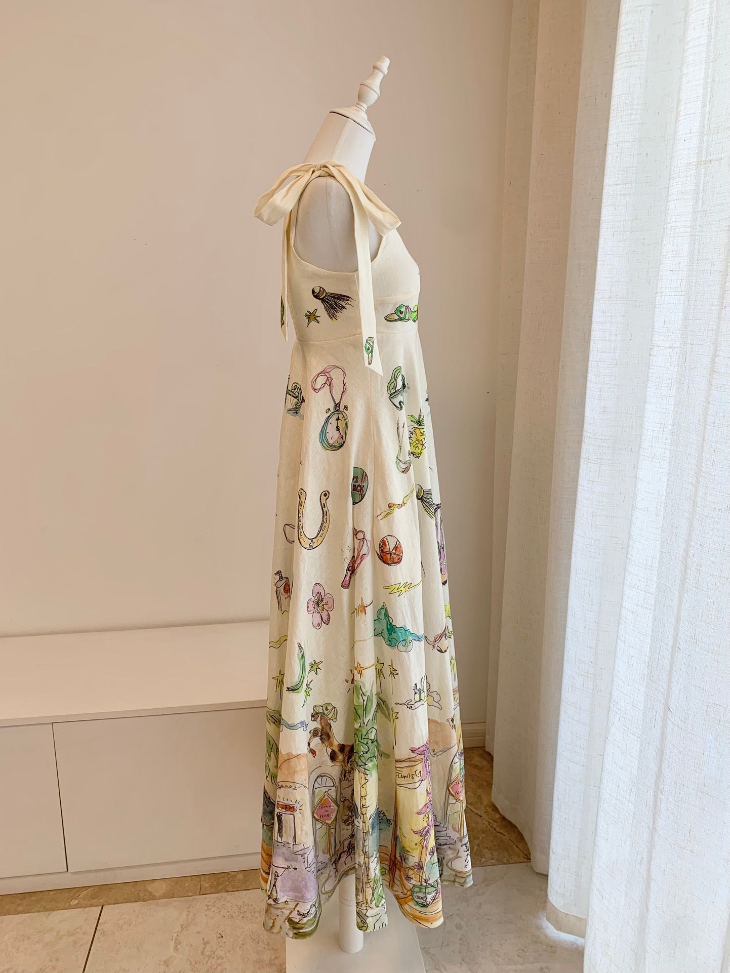 Alemais graphic-print midi dress ecru elasticated panelling adjustable shoulder strap U-neck 2507055AL