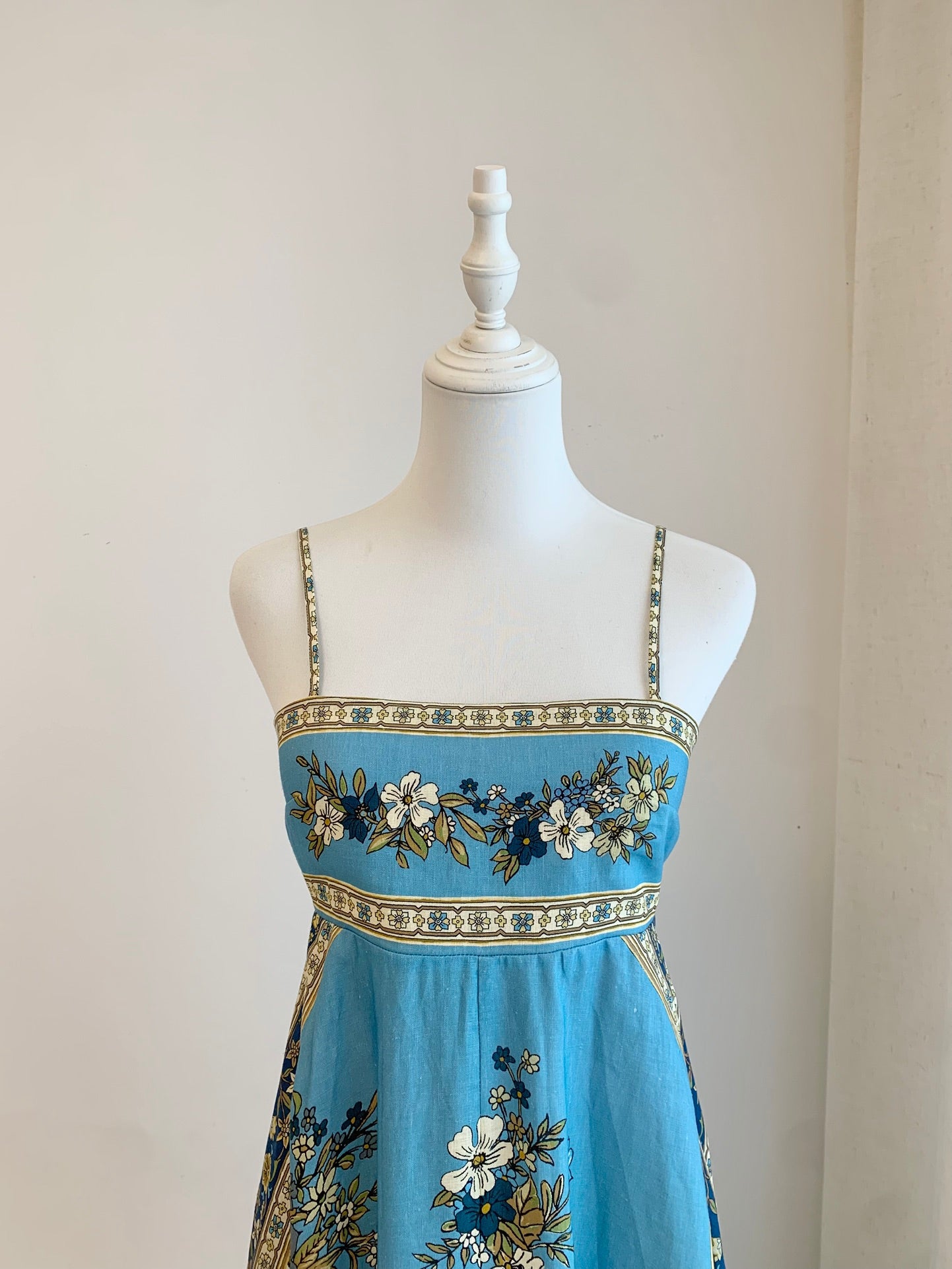 Alemais floral-print A-line midi dress Blue spaghetti straps Slash-Neck linen Elastic Back 2508103AL