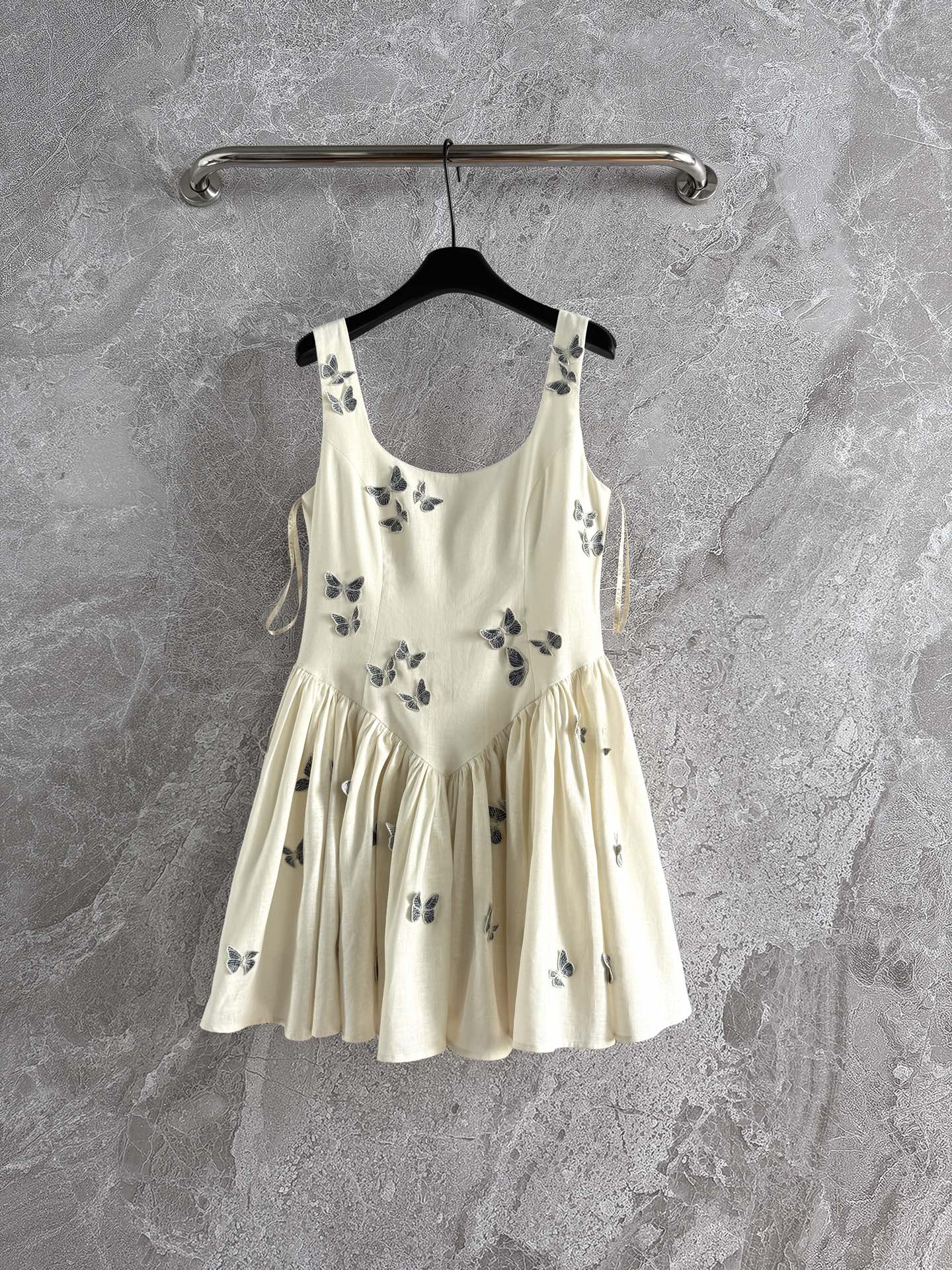Agua White Mini Dress U-Neck Sleeveless Butterfly embroidery applique back-zip high-waist 2505007AGU