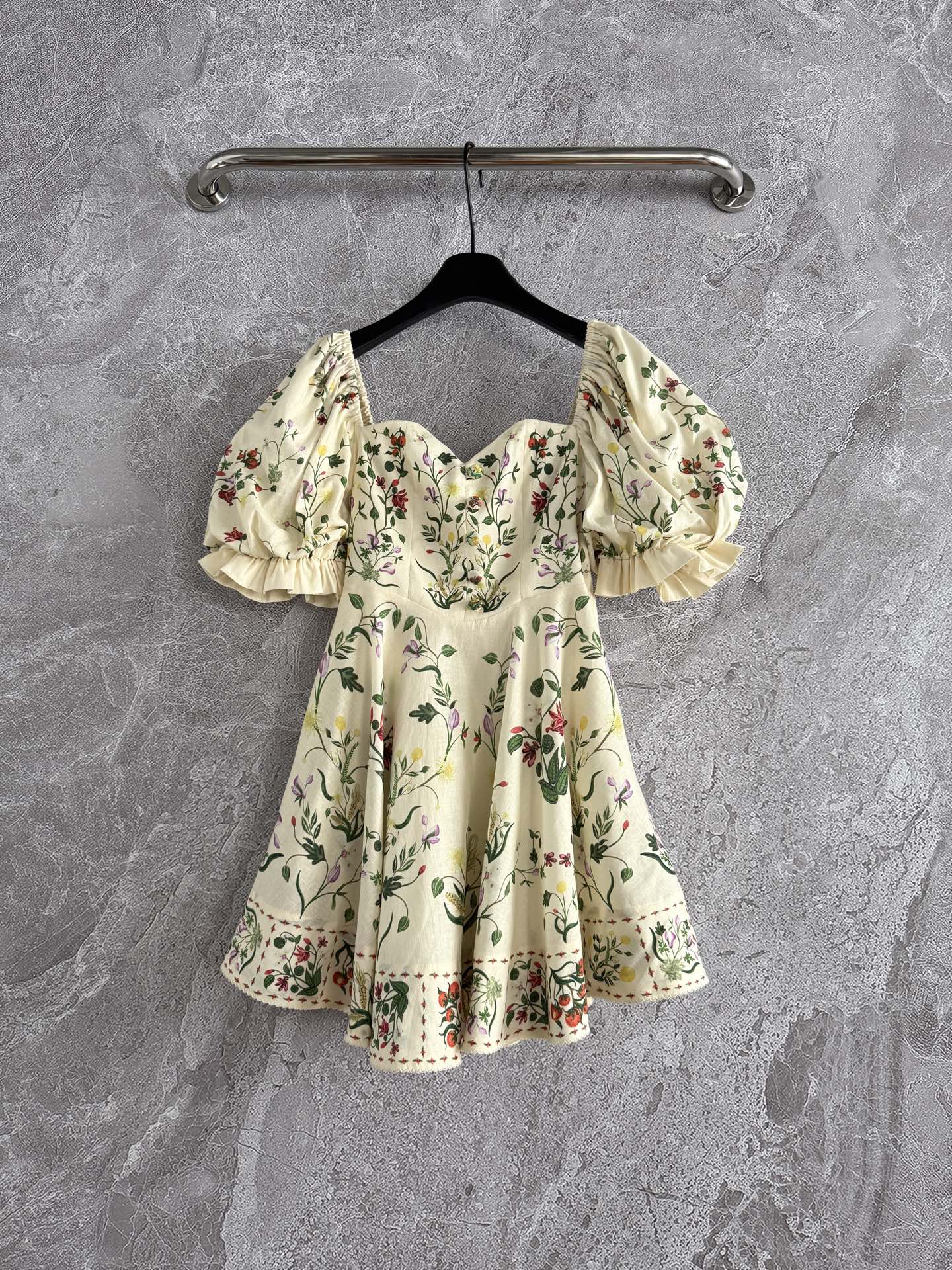 Agua Vuelo Cultivo linen dress beige linen floral print decorative button sweetheart neck short puff sleeves 2504182AGU