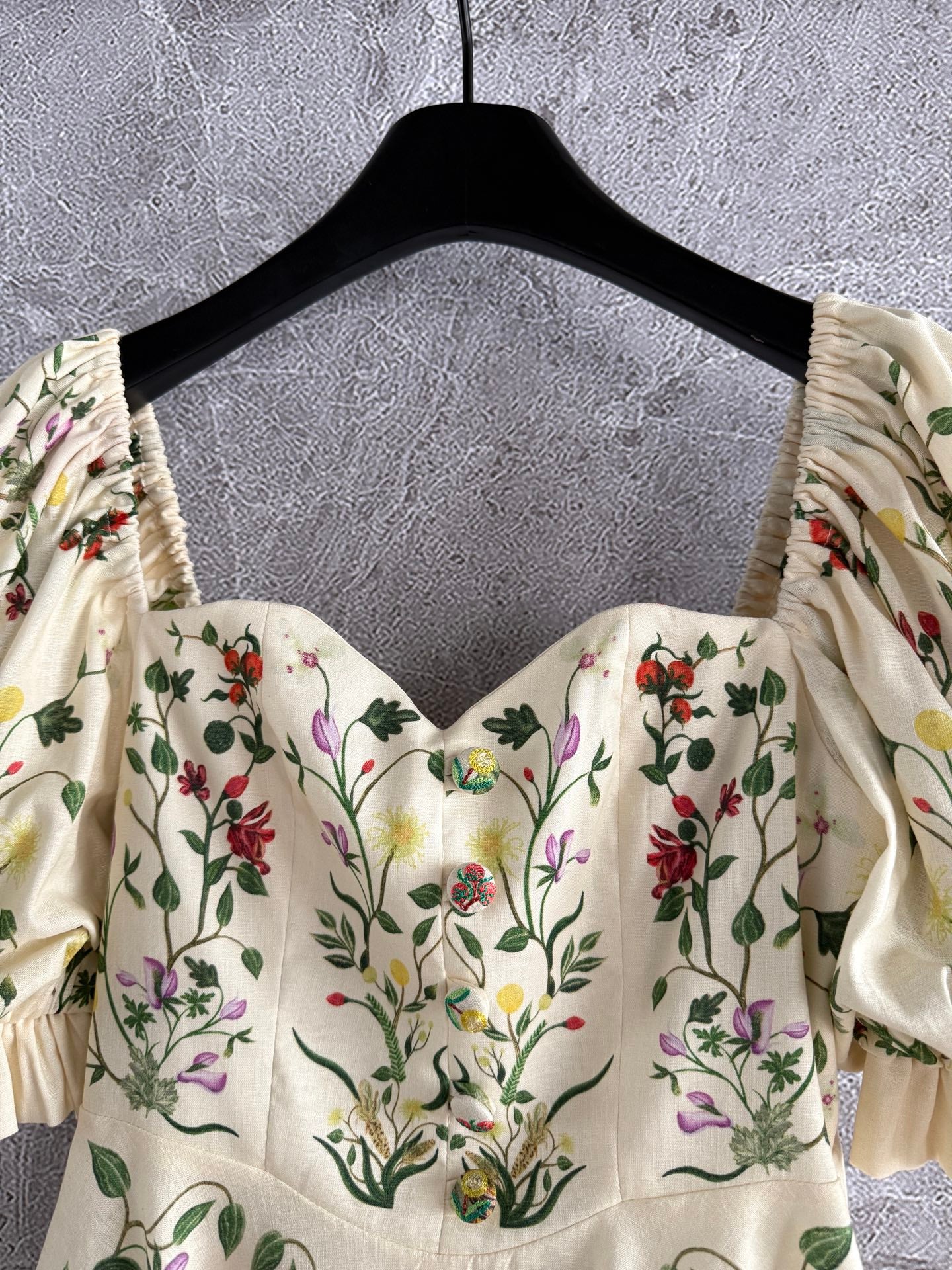 Agua Vuelo Cultivo linen dress beige linen floral print decorative button sweetheart neck short puff sleeves 2504182AGU