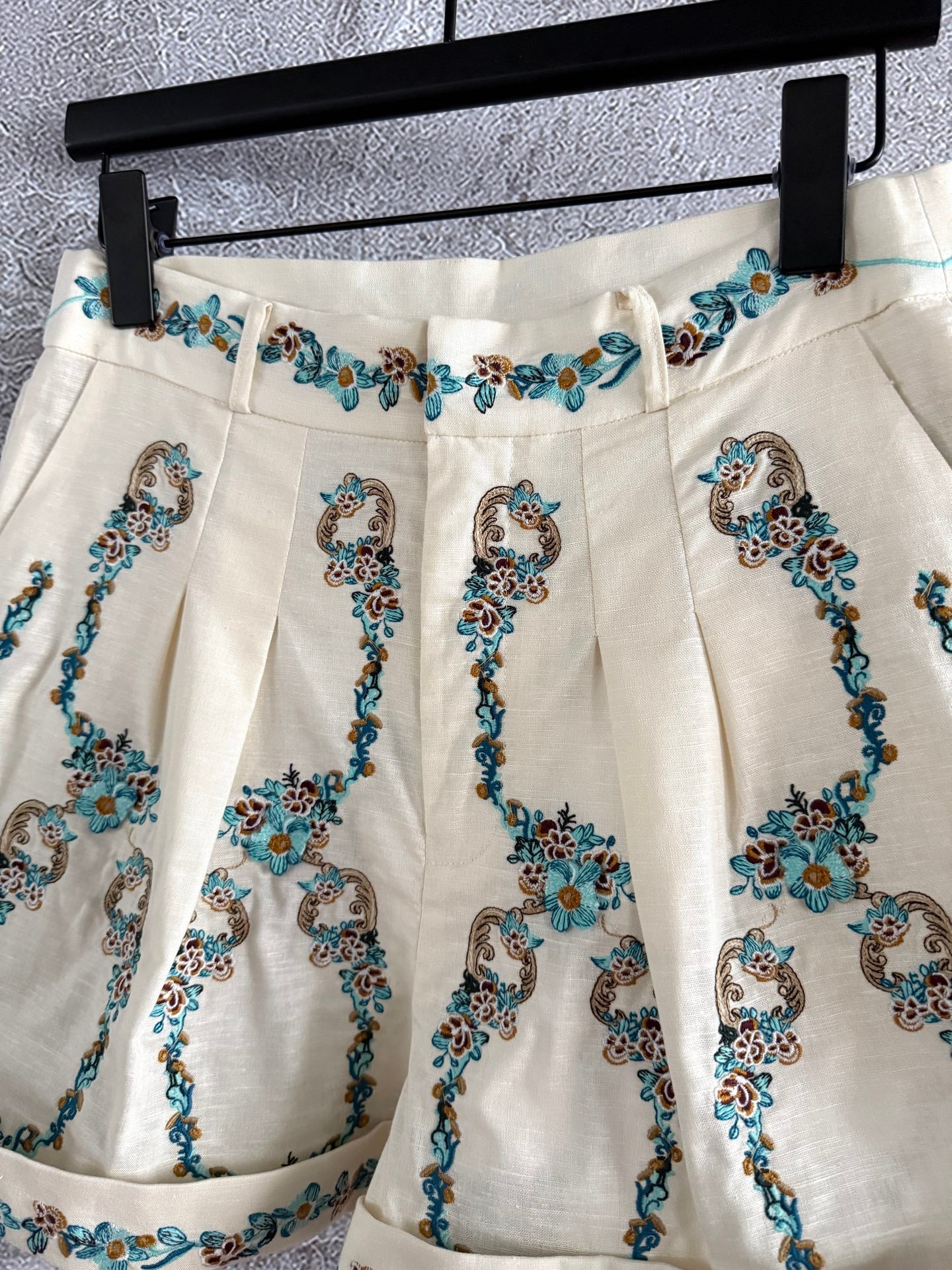 Agua linen vest shorts set beige embroidery flower wrap tops V-neck sleeveless zipper 2506073agua