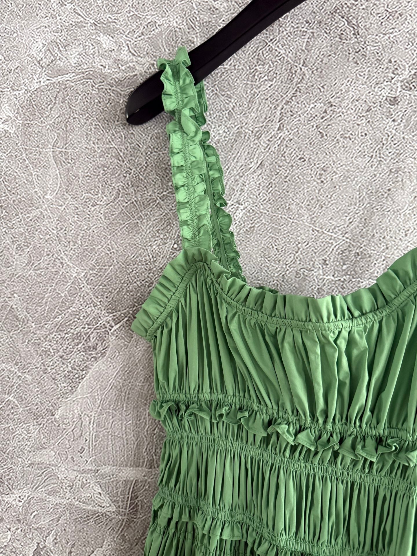 Doen Midi Dress Green Cotton Sleeveless Ruffels Elastic Summer Slash Neck Pleated 2506012Doen