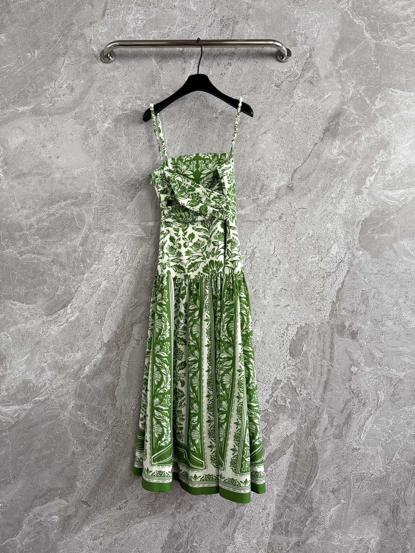 Farm Rio Spaghetti Twisted strap mid dress green floral print linen cotton side-zip cut-out 2506081farm