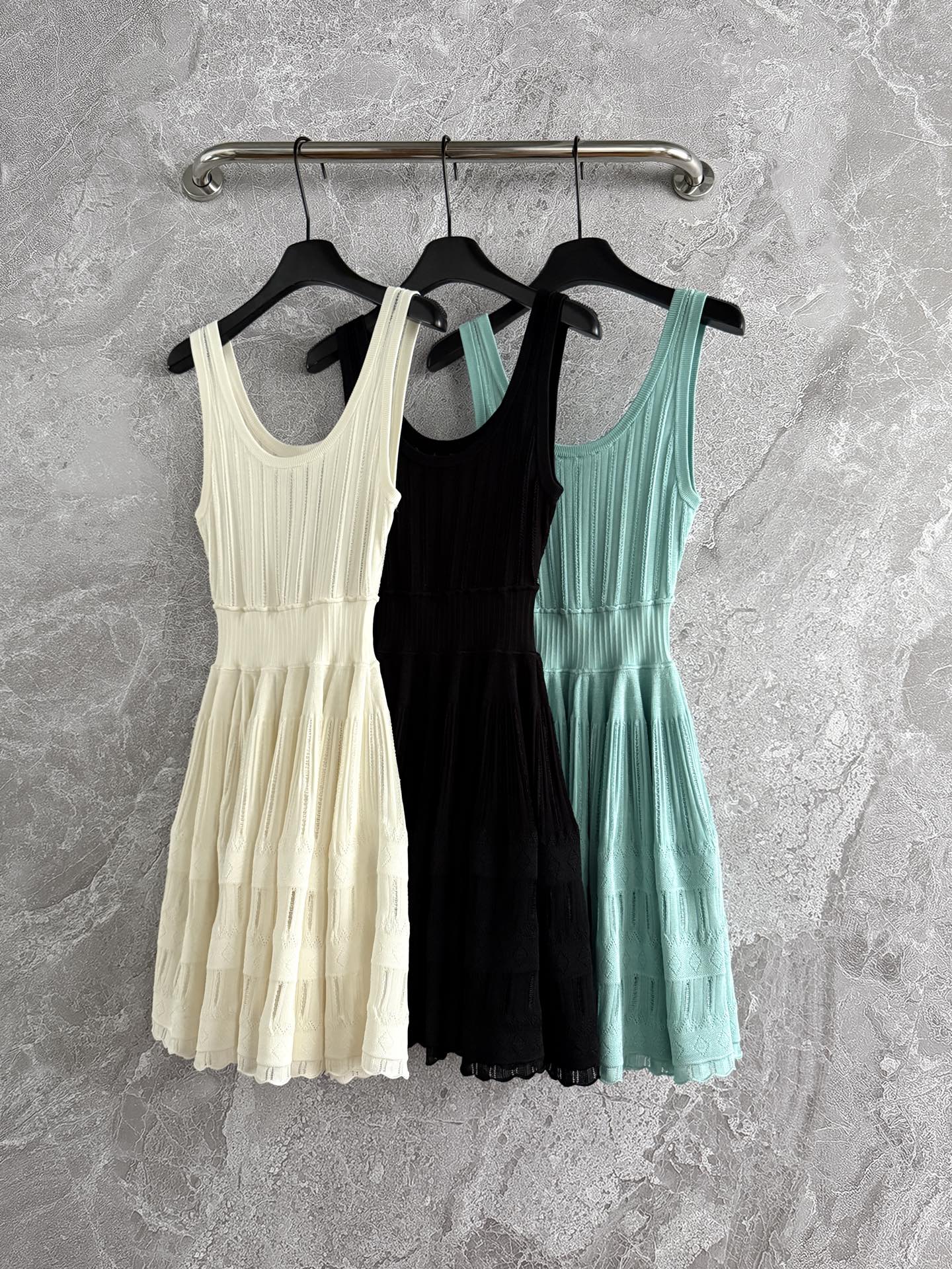 Alaïa Crinoline ribbed minidress knitted construction scoop neck and back sleeveless fitted waistline 2506083alaia