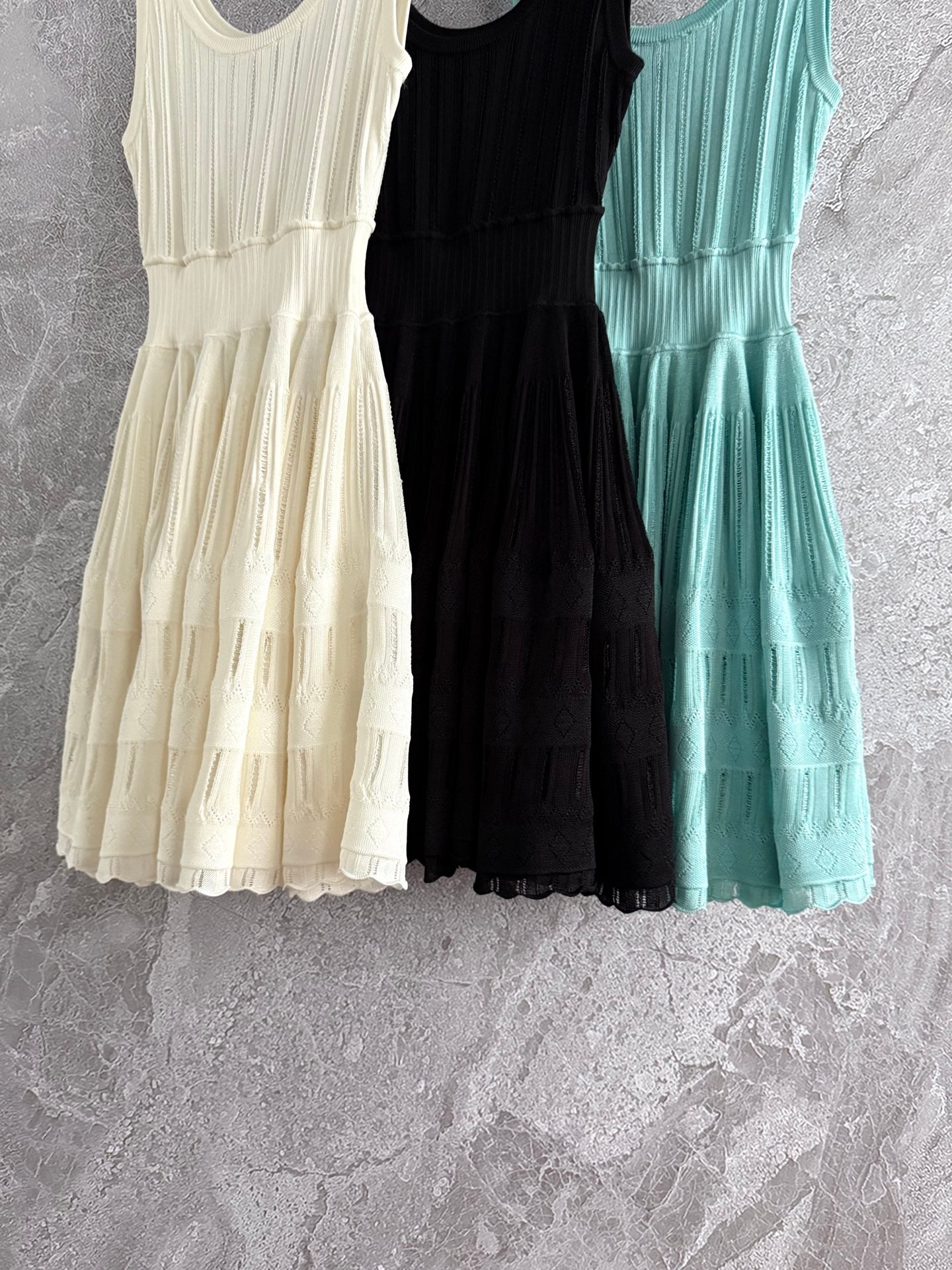 Alaïa Crinoline ribbed minidress knitted construction scoop neck and back sleeveless fitted waistline 2506083alaia
