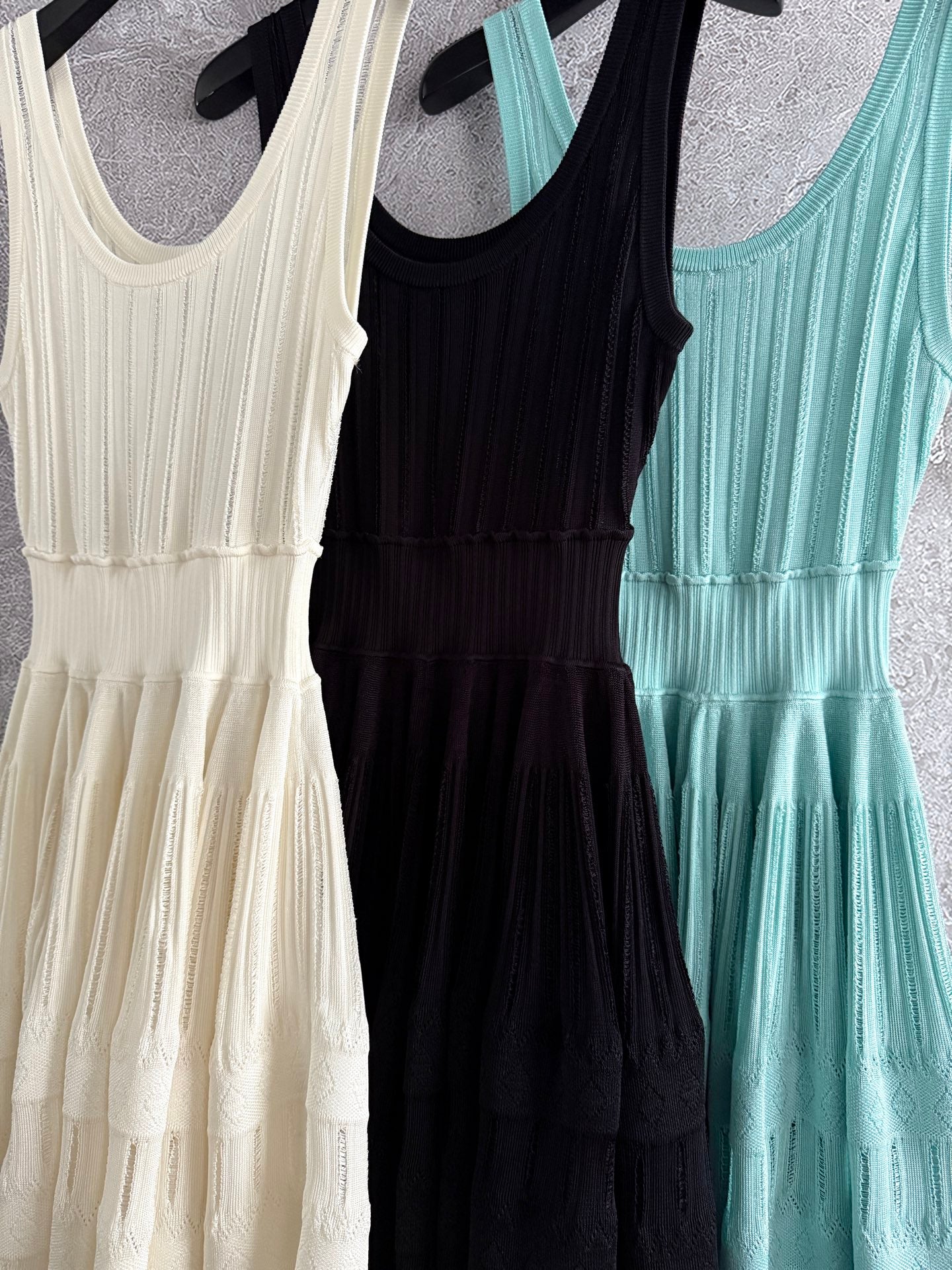 Alaïa Crinoline ribbed minidress knitted construction scoop neck and back sleeveless fitted waistline 2506083alaia