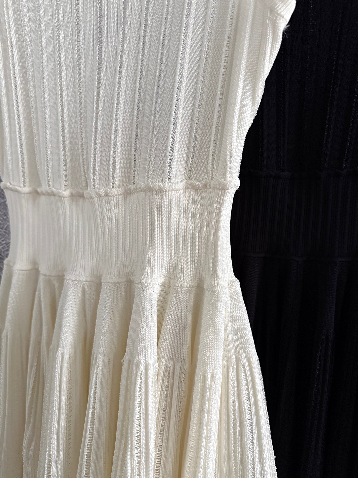 Alaïa Crinoline ribbed minidress knitted construction scoop neck and back sleeveless fitted waistline 2506083alaia