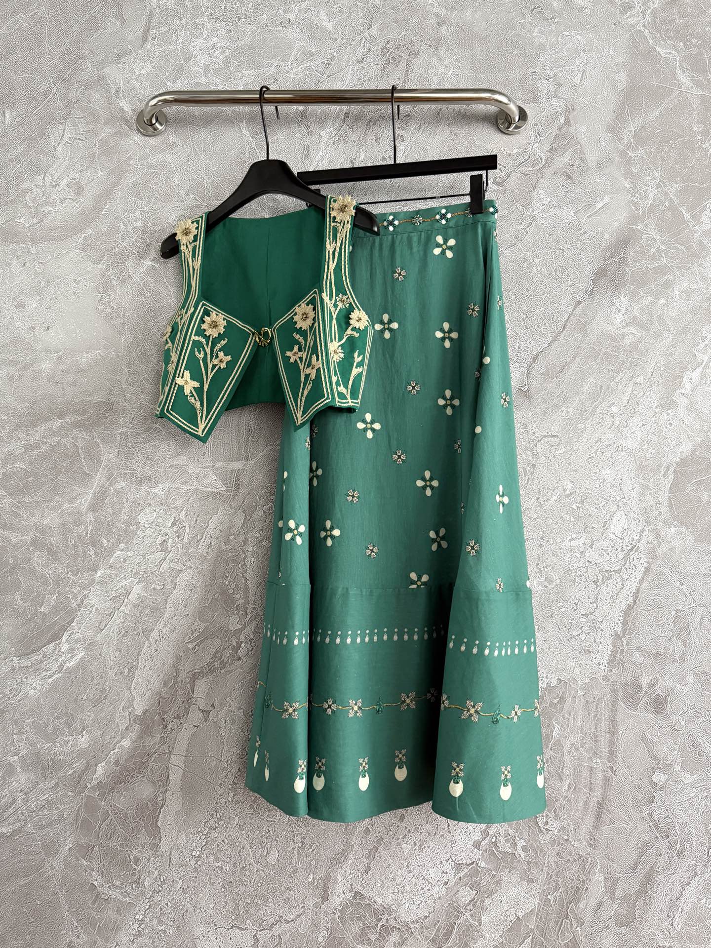 Agua Linen Open Vest Midi Skirt set Green Embroidery Sleeveless Square Neck Back-zip 2506084agua