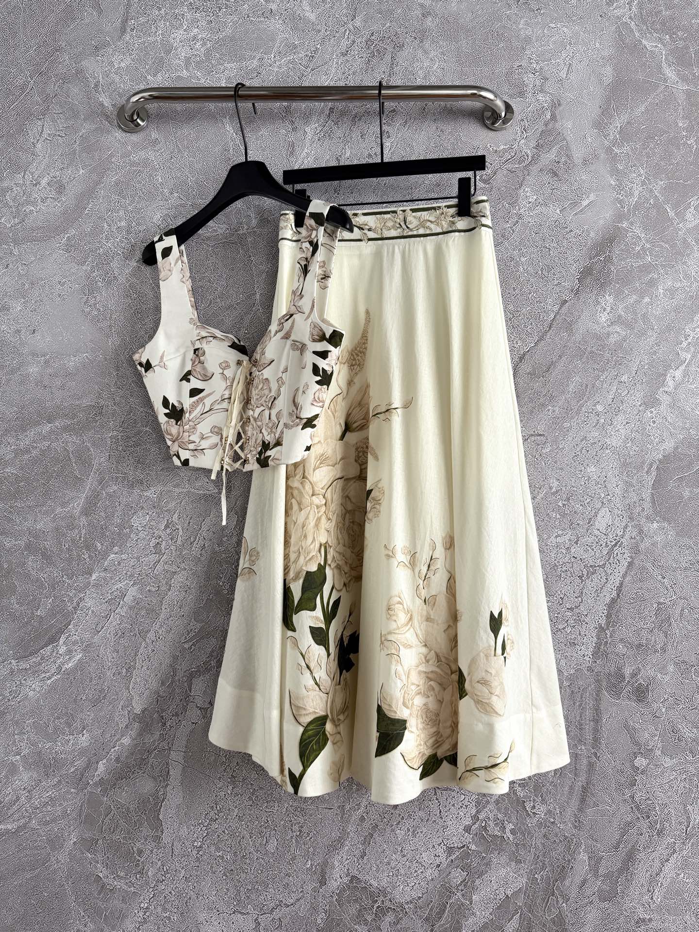 Agua Reserva top front lace-up Bergamota Gardenia midi skirt White Florap Print rear zip