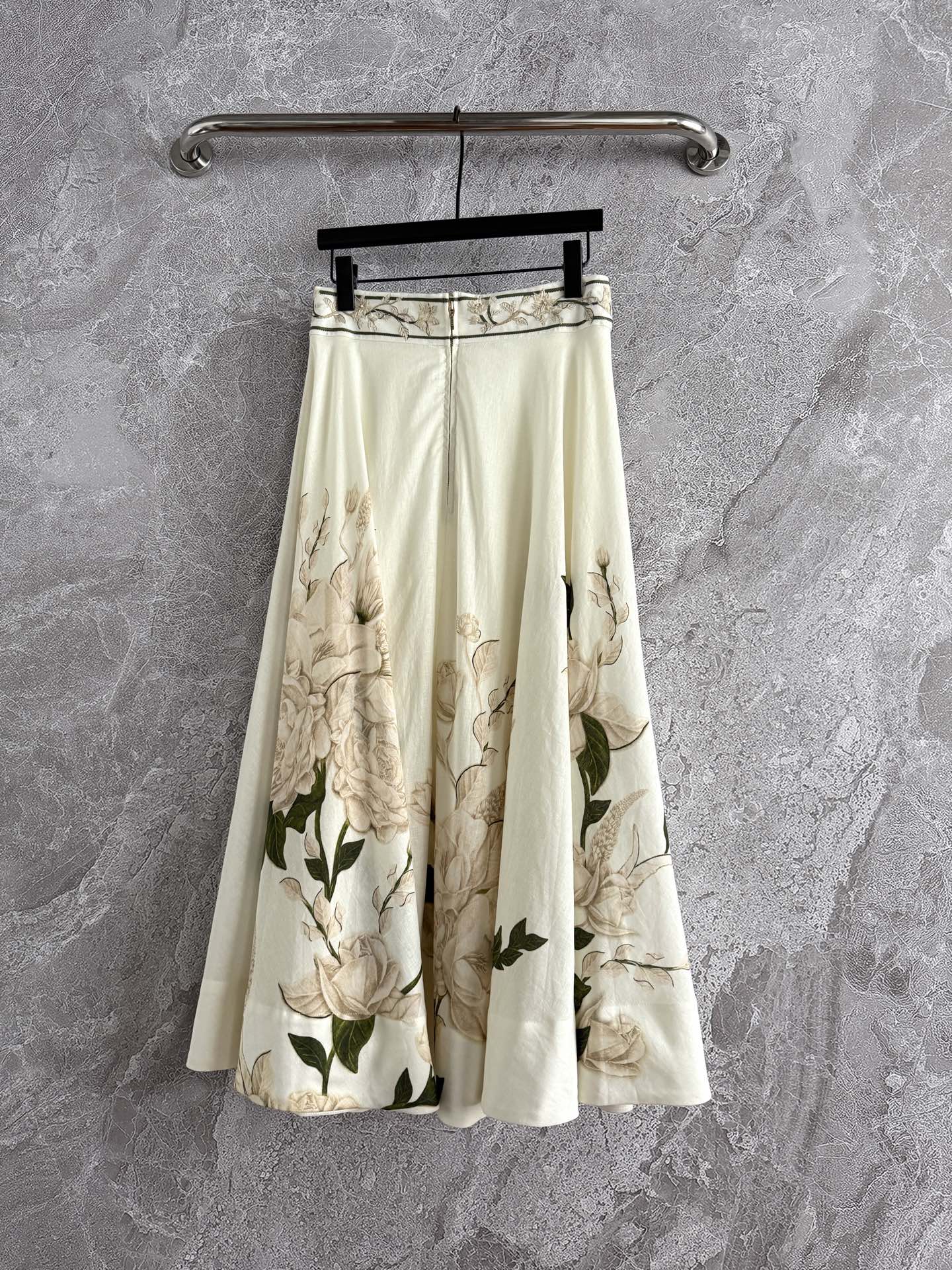 Agua Reserva top front lace-up Bergamota Gardenia midi skirt White Florap Print rear zip