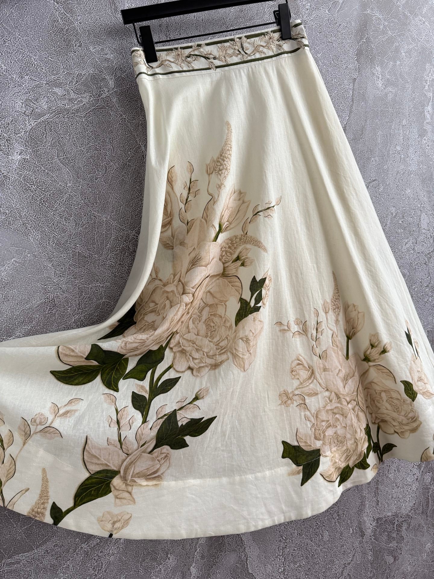 Agua Reserva top front lace-up Bergamota Gardenia midi skirt White Florap Print rear zip