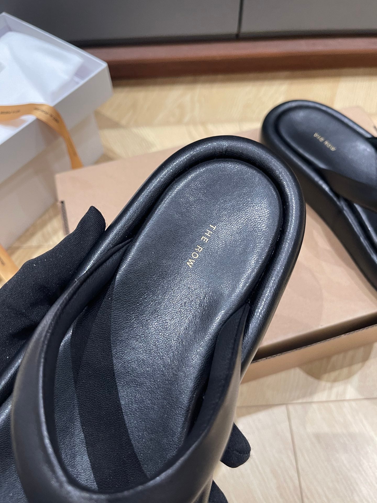 The Row Summer Women Flip-flops sandals black white leather flat sole size 35-40 2503132TR