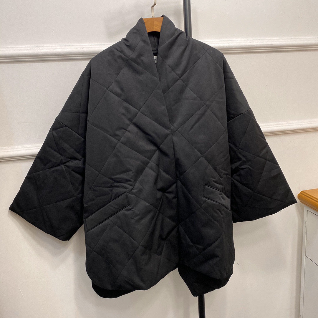 Toteme Oversized Diamond Quilted Cotton Blend Stand Collar Coat for Women 2208085TT