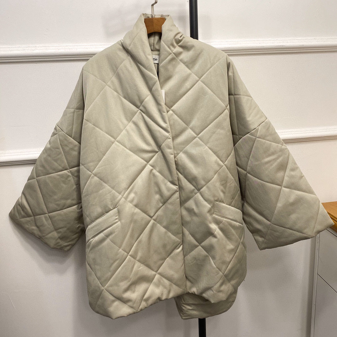 Toteme Oversized Diamond Quilted Cotton Blend Stand Collar Coat for Women 2208085TT