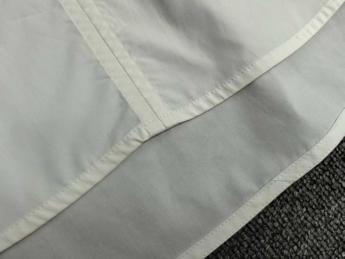 Toteme V-neck blouse white buttoned cuffs long sleeves box-pleat Cotton loose 2503025TT