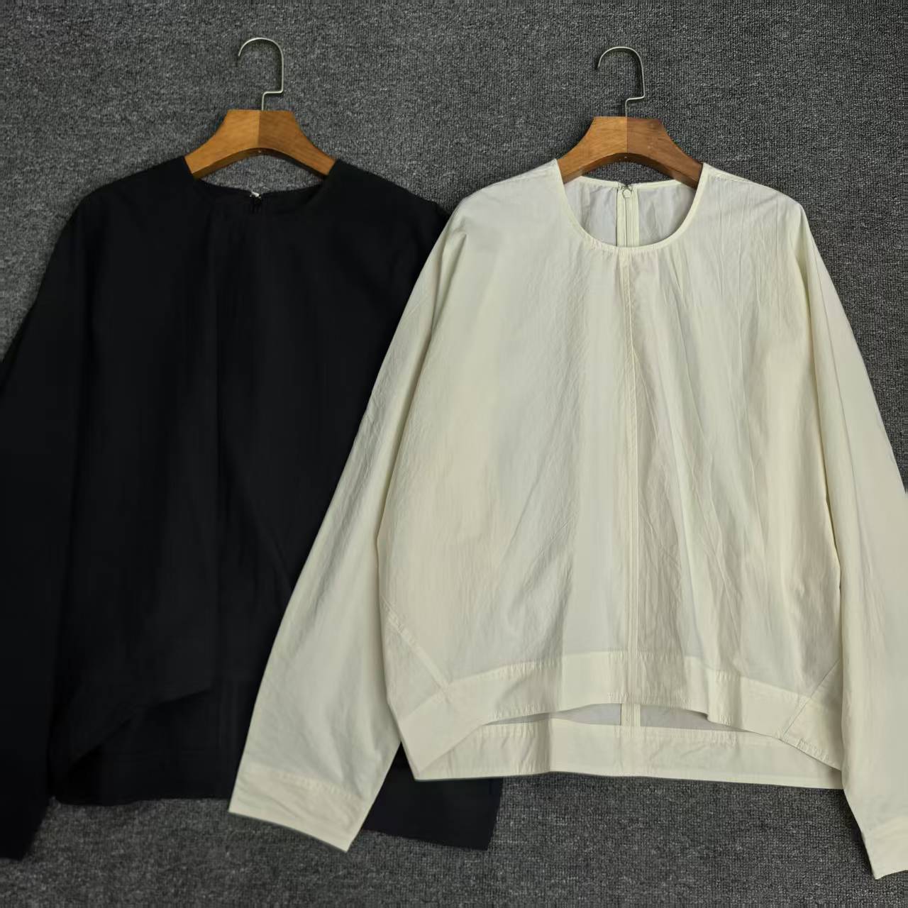 Toteme Batwing Sleeve Blouse Shirt Cotton Blended Beige Black O-neck Long Sleeve Back-Zip 2503076TT