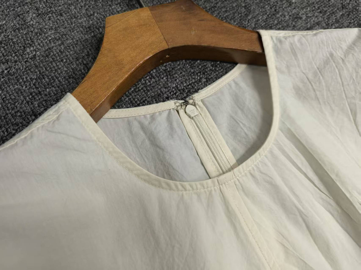 Toteme Batwing Sleeve Blouse Shirt Cotton Blended Beige Black O-neck Long Sleeve Back-Zip 2503076TT