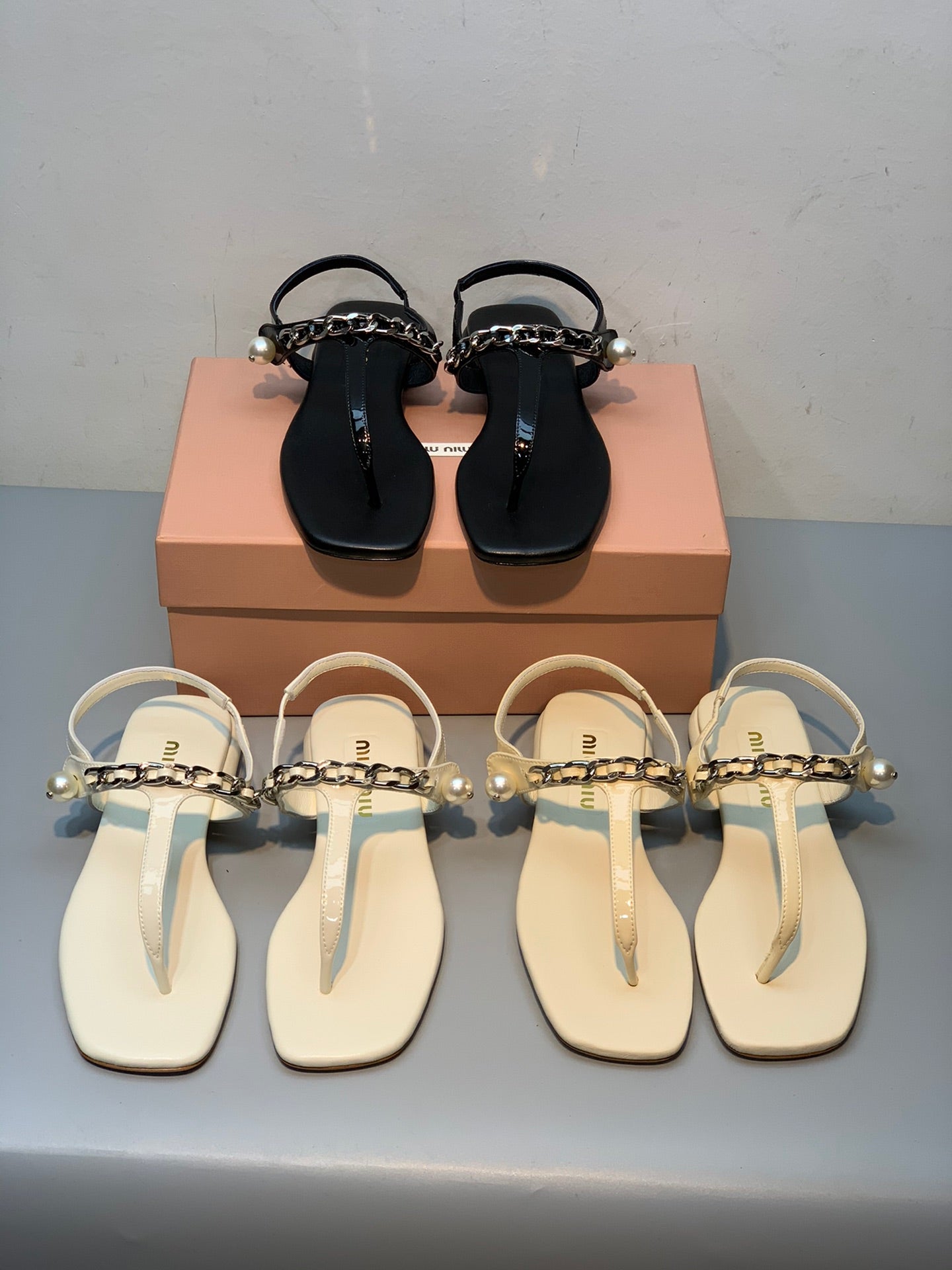 Luxury MiuMiu 2024 summer shoes flip-flop crystal flat leather black white beige