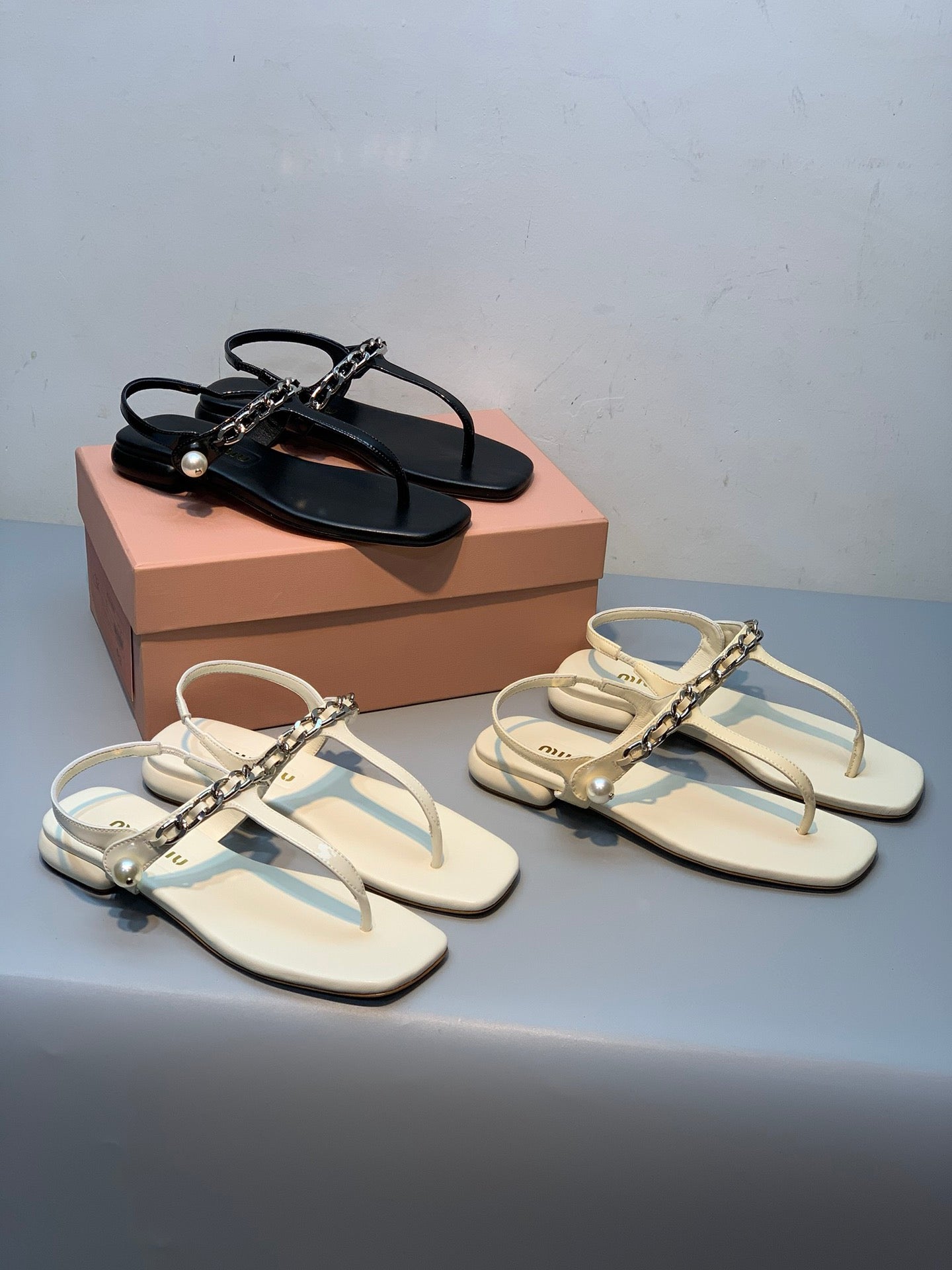 Luxury MiuMiu 2024 summer shoes flip-flop crystal flat leather black white beige