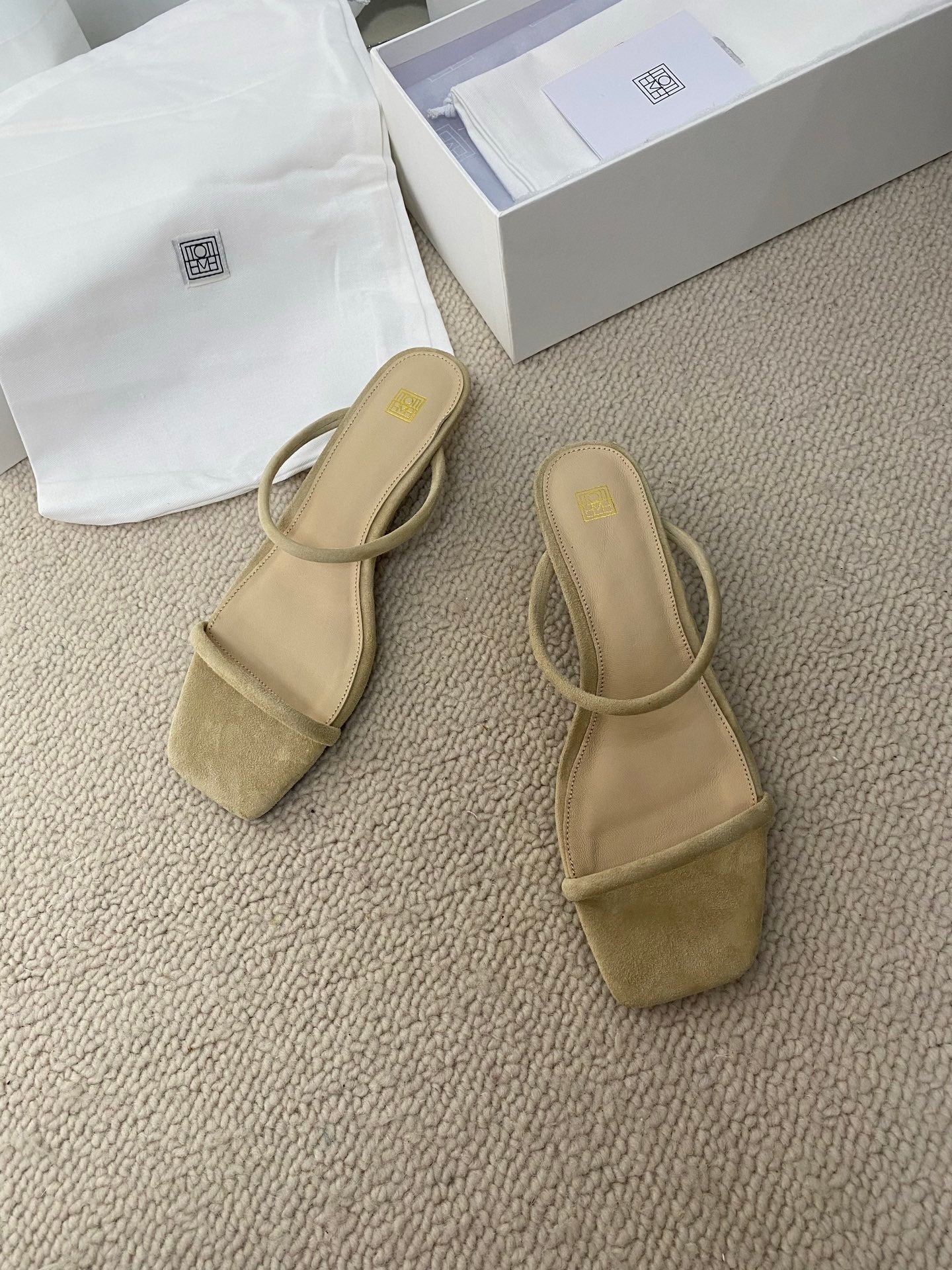 Toteme Sandals Simple Square-Toe Low-Heel Thin-Strap Calf Velvet Khaki Black 2508092TT