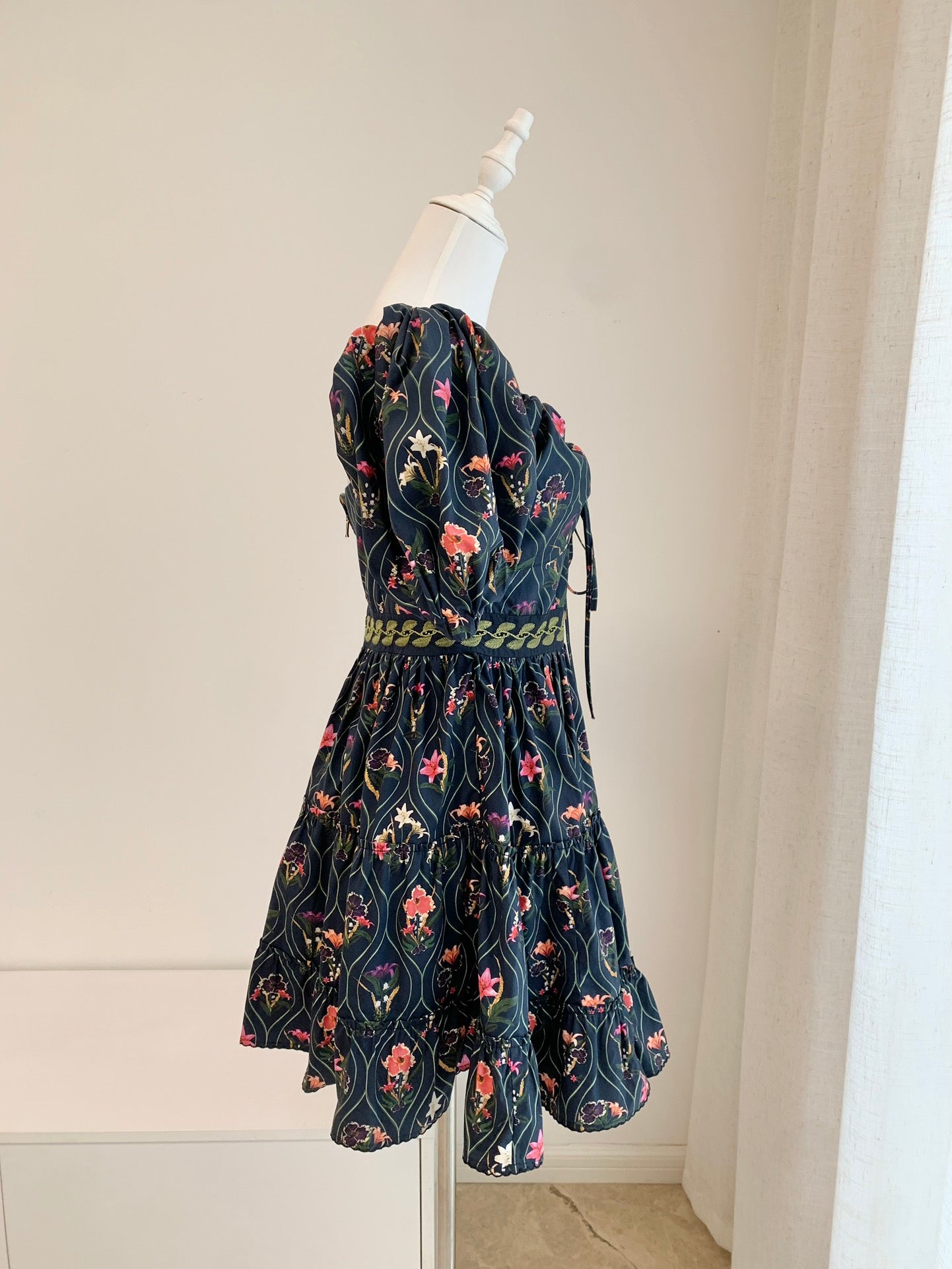 Agua Mini Dress Black Floral Print Short Puff Sleeve Embroidery High Waist A-Shape Back-zip 2503082Agu