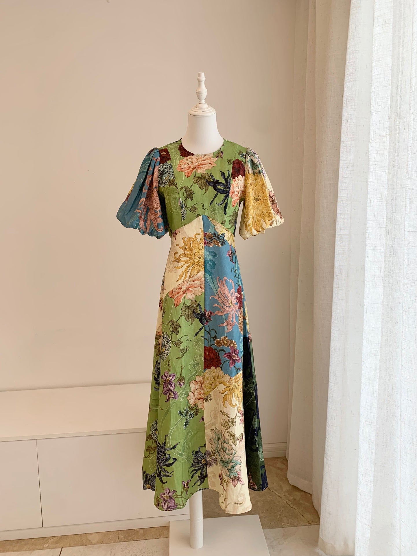 Alemais Avery midi dress light green rear zip floral print short puff sleeves flared linen 2507061AL