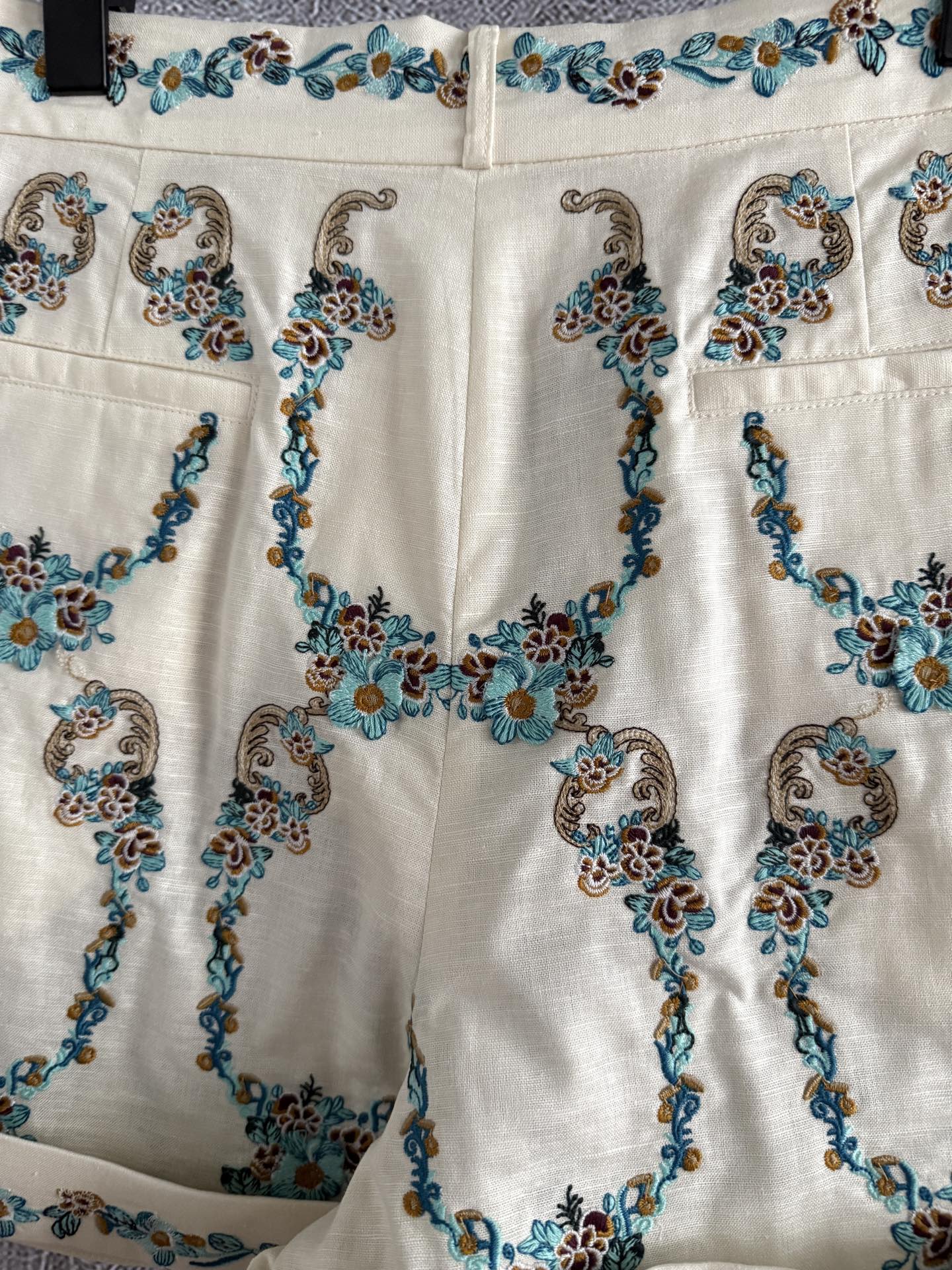 Agua linen vest shorts set beige embroidery flower wrap tops V-neck sleeveless zipper 2506073agua