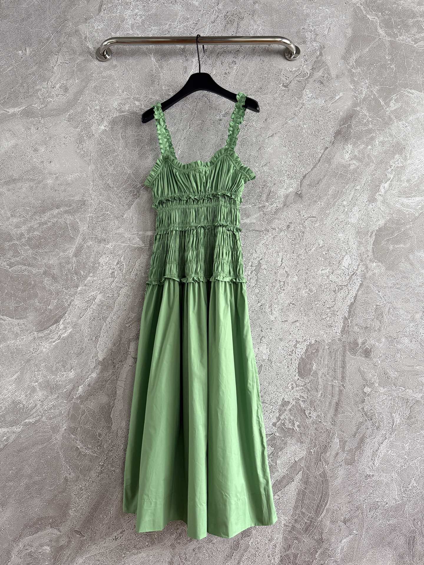 Doen Midi Dress Green Cotton Sleeveless Ruffels Elastic Summer Slash Neck Pleated 2506012Doen