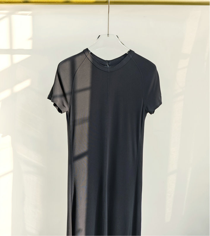 Toteme dress summer black color short sleeve loose straight shape viscose ankle length casual