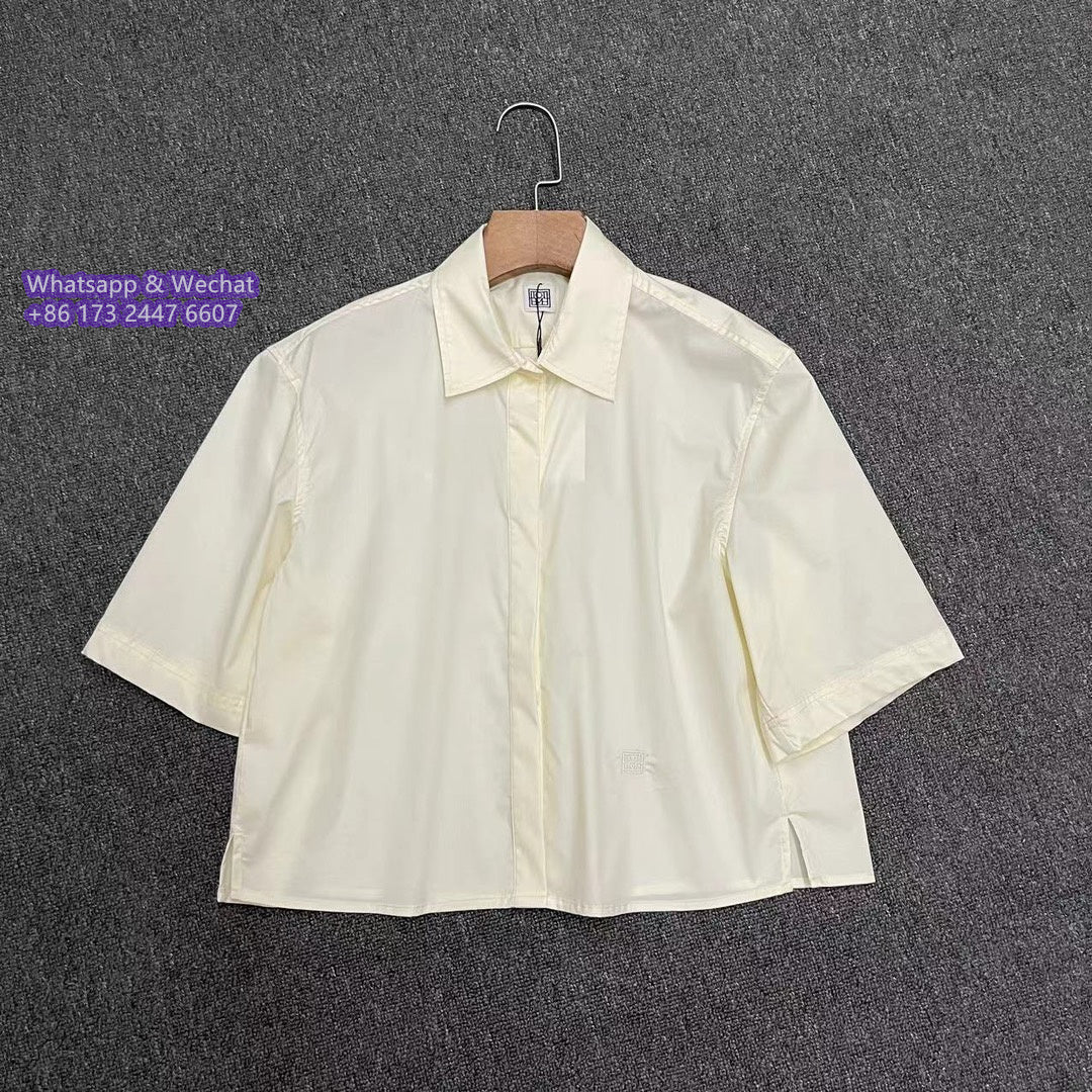 Toteme cotton cropped shirt cotton cropped shirt concealed front button short side slits short sleeves 2410066TT