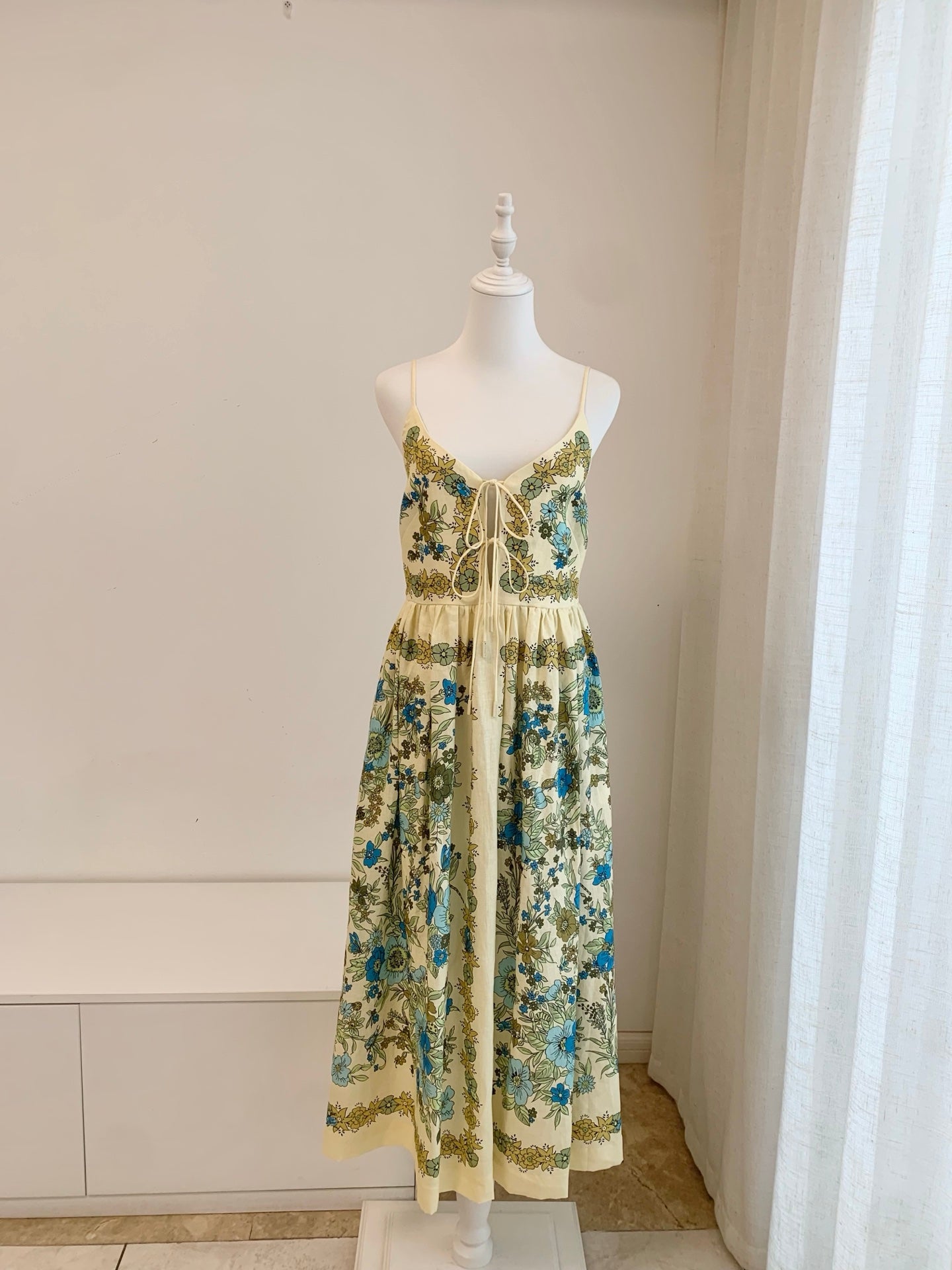 Alemais Spaghetti Strap Midi Dress Vintage Retro Floral Linen Front Tie Tiered Swing Skirt 2608083AL